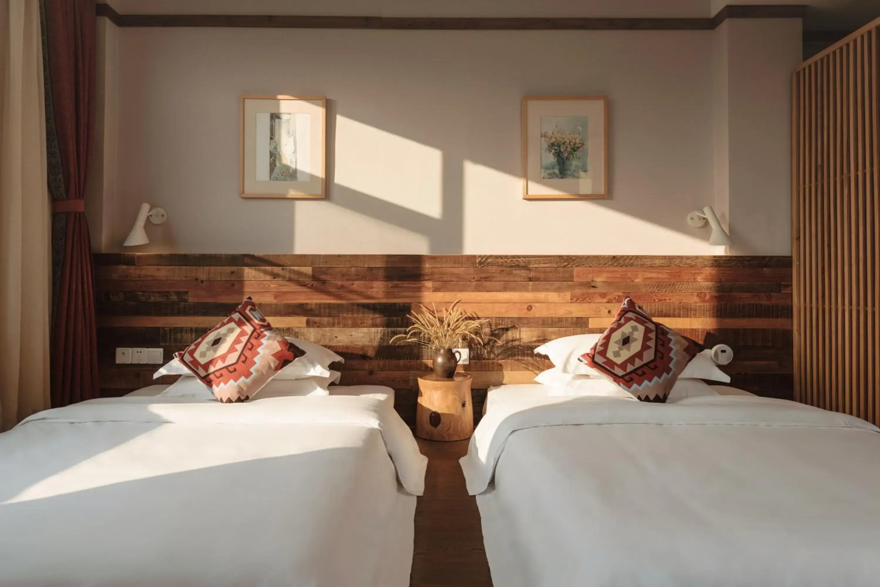 Japanese Style Twin Room with Mountain View & with Bathtub in Ron Inn Xingping Hepan Xiaozhu Japanese Style Twin Room with Mountain View & with Bathtub in Ron Inn Xingping Hepan Xiaozhu