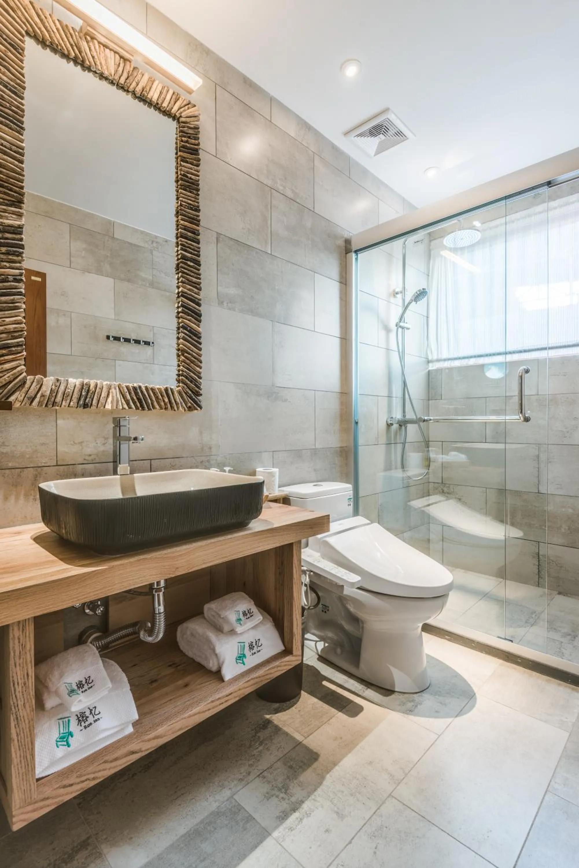 Deluxe Family Queen Room with River View in Ron Inn Xingping Hepan Xiaozhu