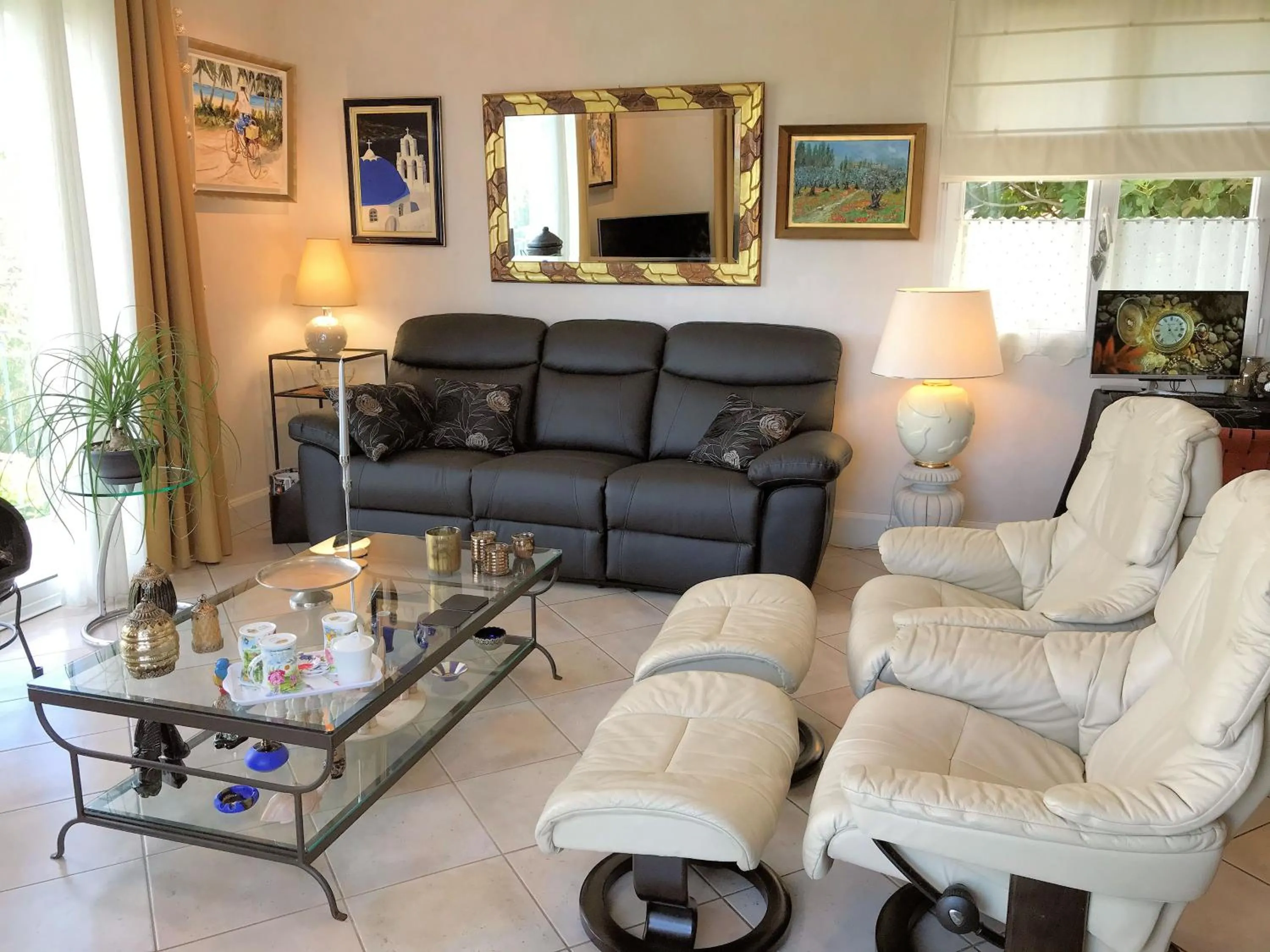 Living room in CHAMBRE D'HOTES "Les Volets Bleus" à ROYAN - VAUX SUR MER - plage