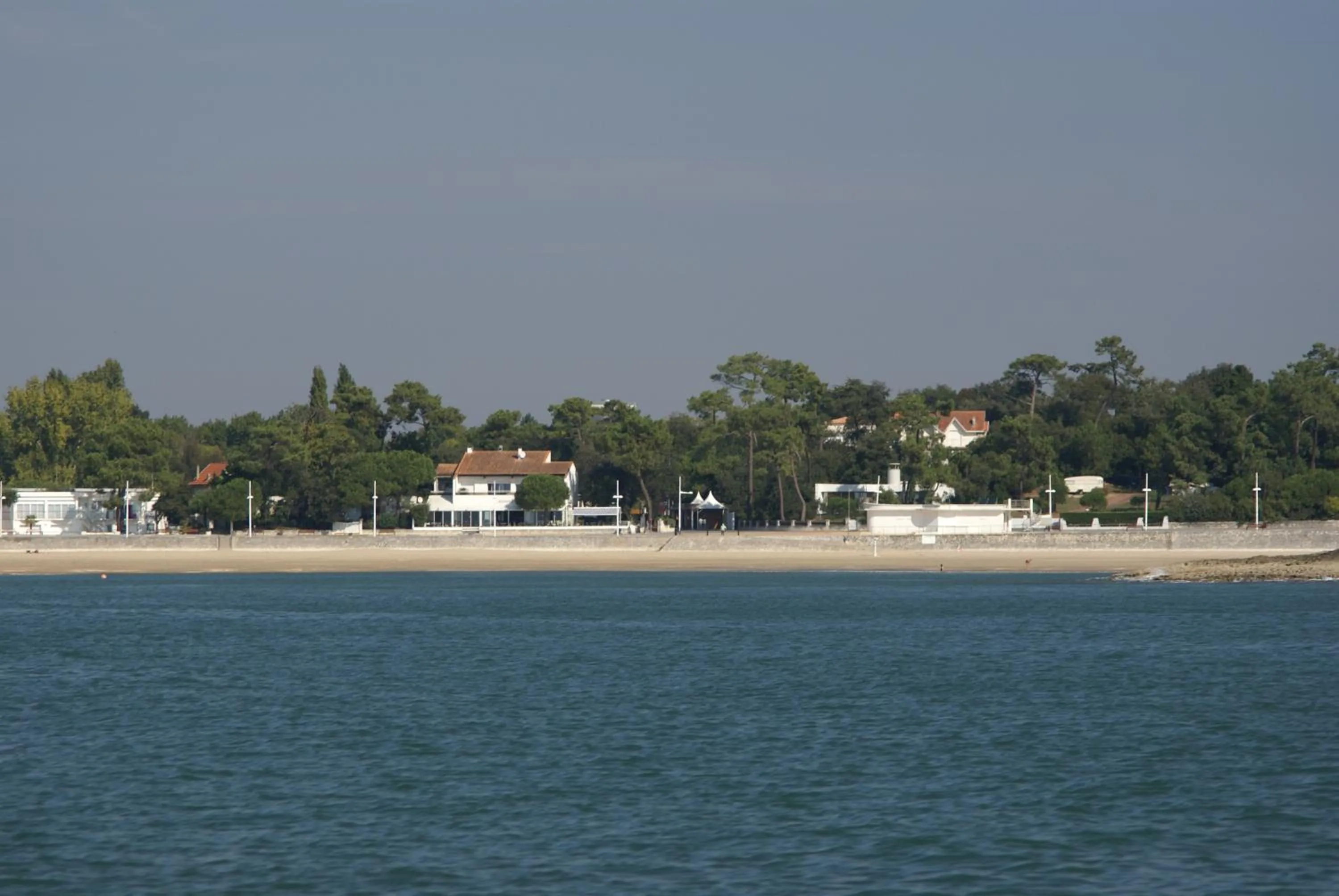 Beach in CHAMBRE D'HOTES "Les Volets Bleus" à ROYAN - VAUX SUR MER - plage