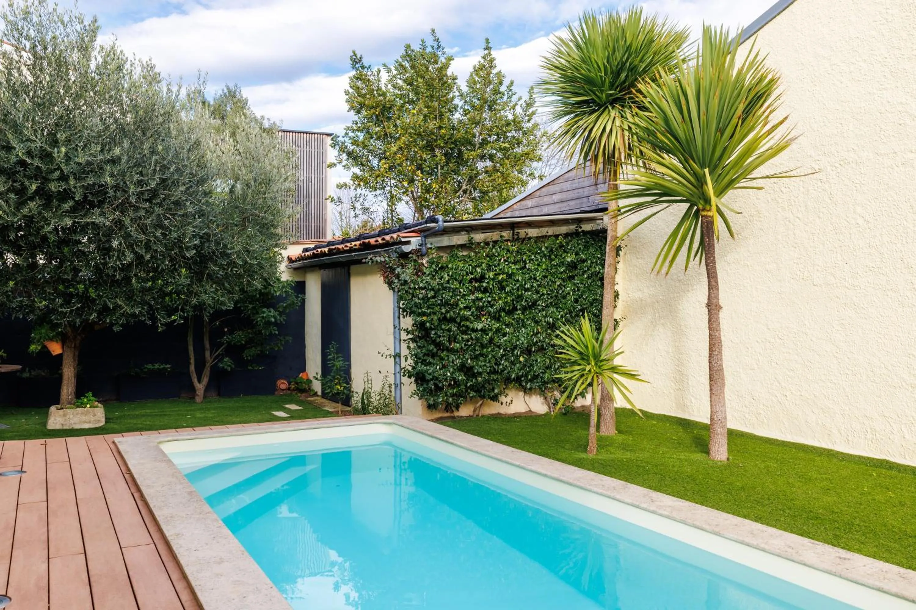 Property building in Suite dans une échoppe