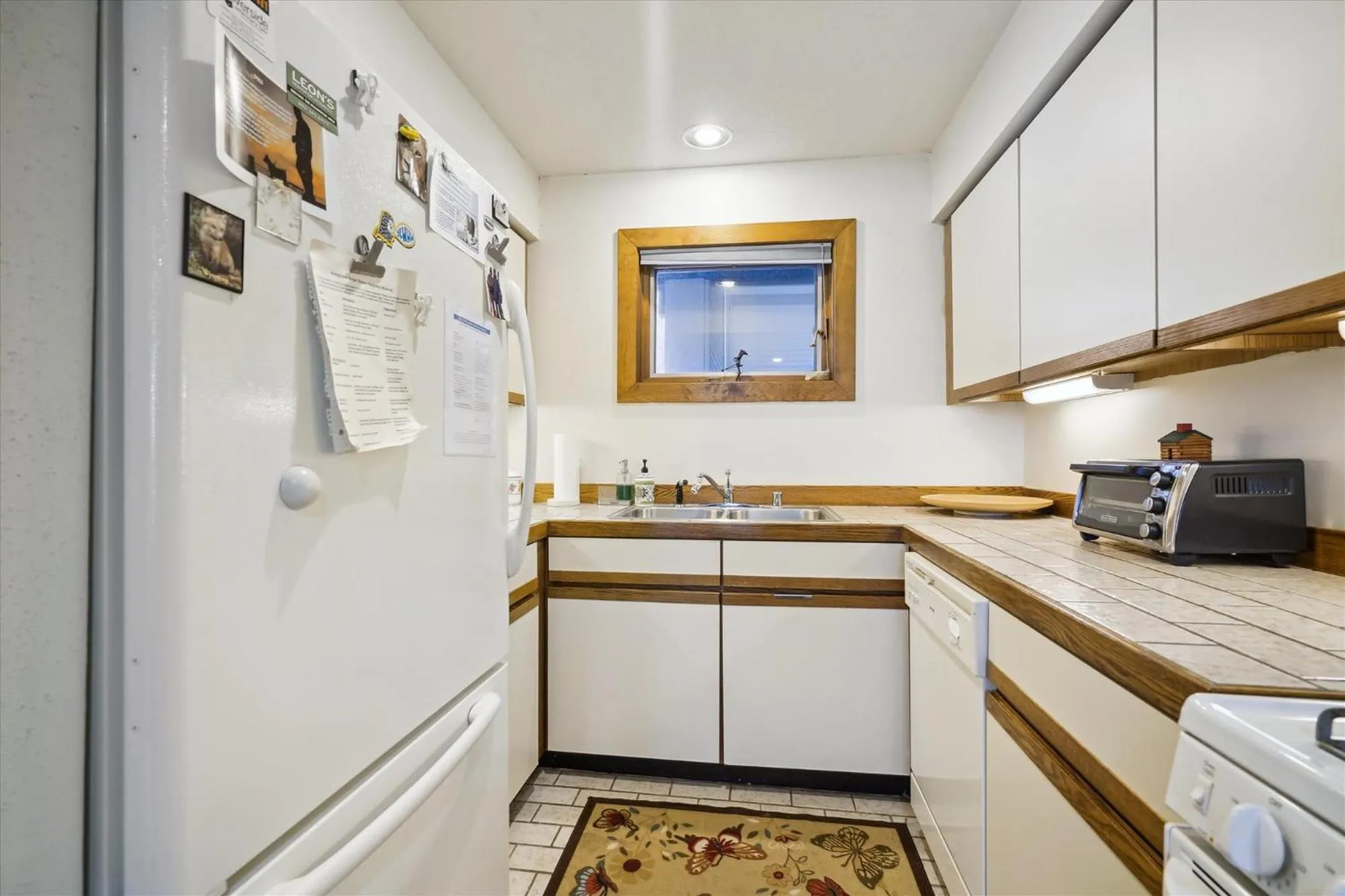 Kitchen or kitchenette in Ski on ski off, conveniently located, 2 bedroom condo with beautiful views, access to indoor pool Sunrise B3