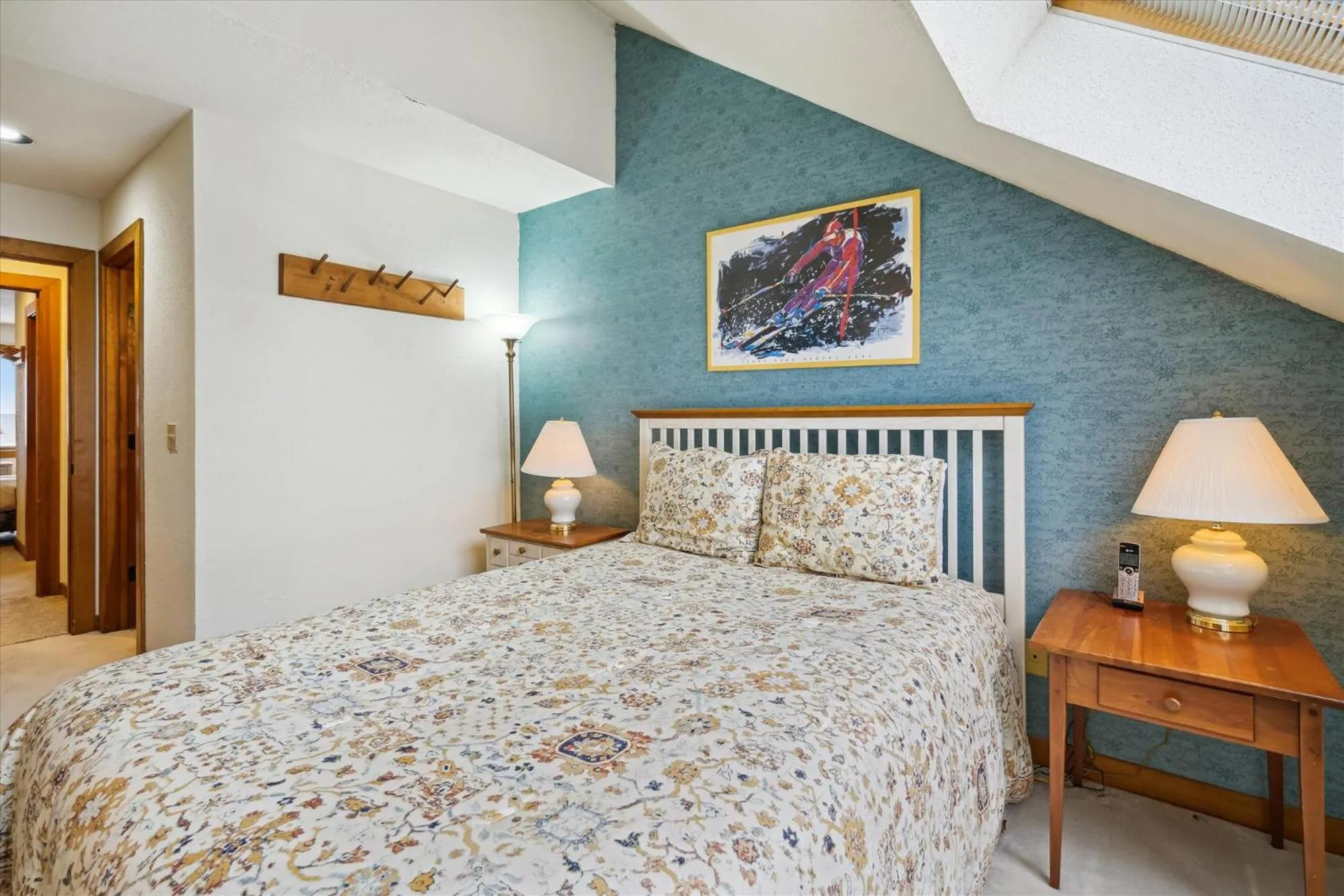 Bed in Ski on ski off, conveniently located, 2 bedroom condo with beautiful views, access to indoor pool Sunrise B3