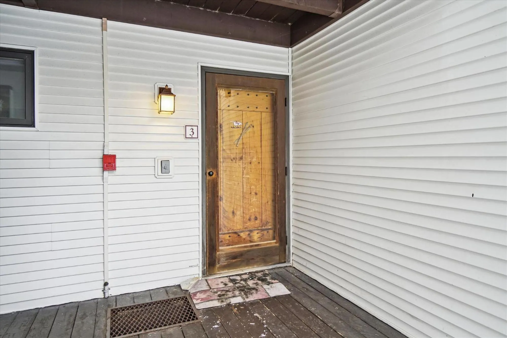 Facade/entrance in Ski on ski off, conveniently located, 2 bedroom condo with beautiful views, access to indoor pool Sunrise B3