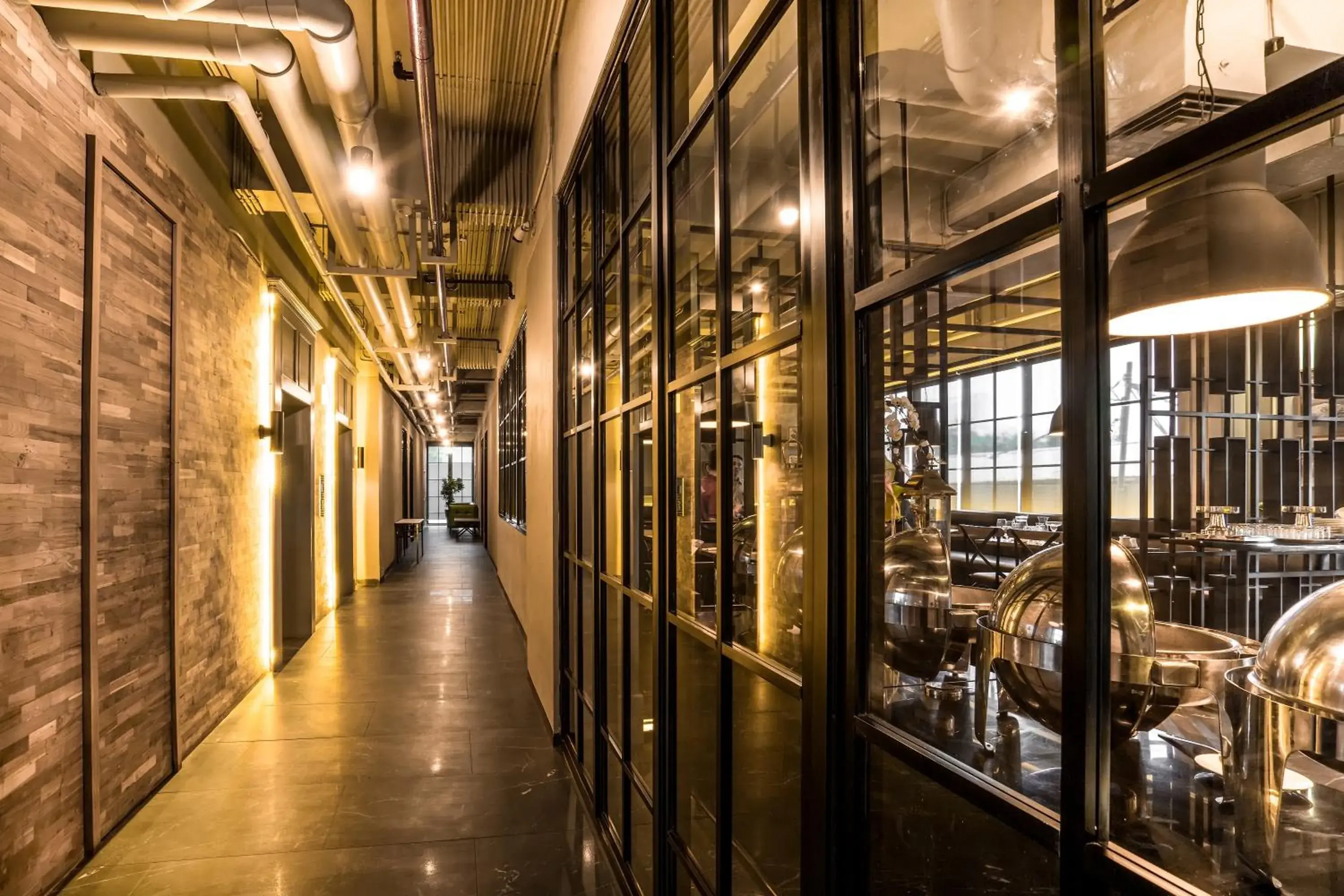 Restaurant/places to eat in Maple Hotel Grogol Restaurant/places to eat in Maple Hotel Grogol