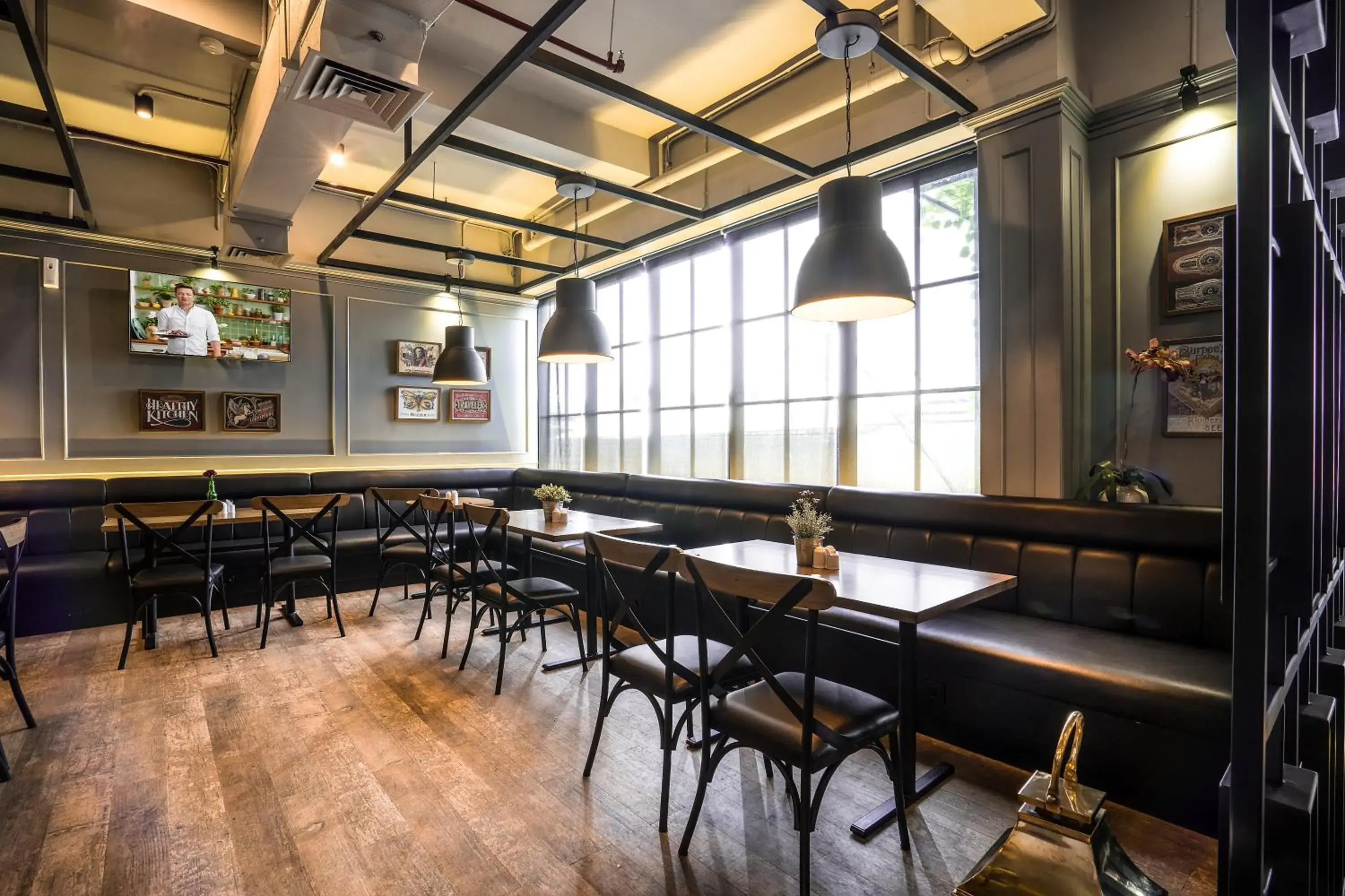 Restaurant/places to eat in Maple Hotel Grogol Restaurant/places to eat in Maple Hotel Grogol