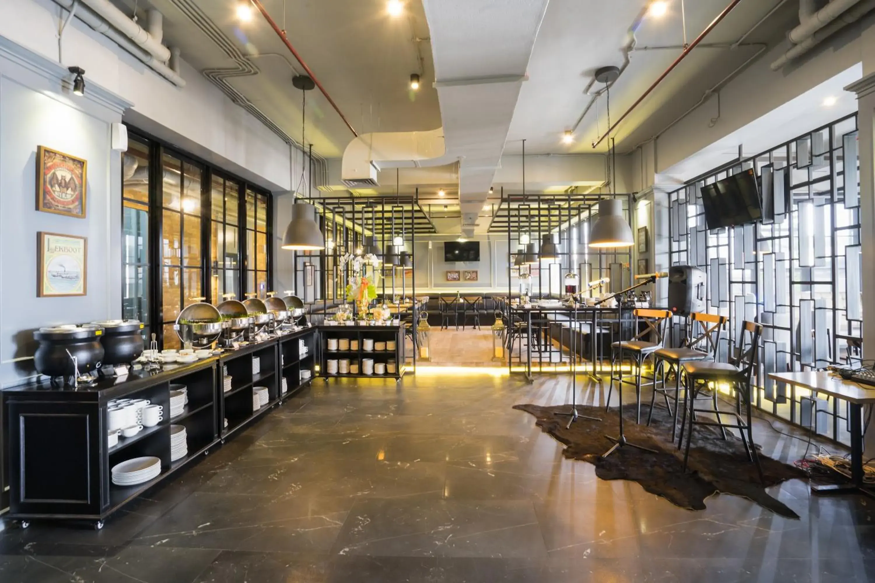 Restaurant/places to eat in Maple Hotel Grogol Restaurant/places to eat in Maple Hotel Grogol