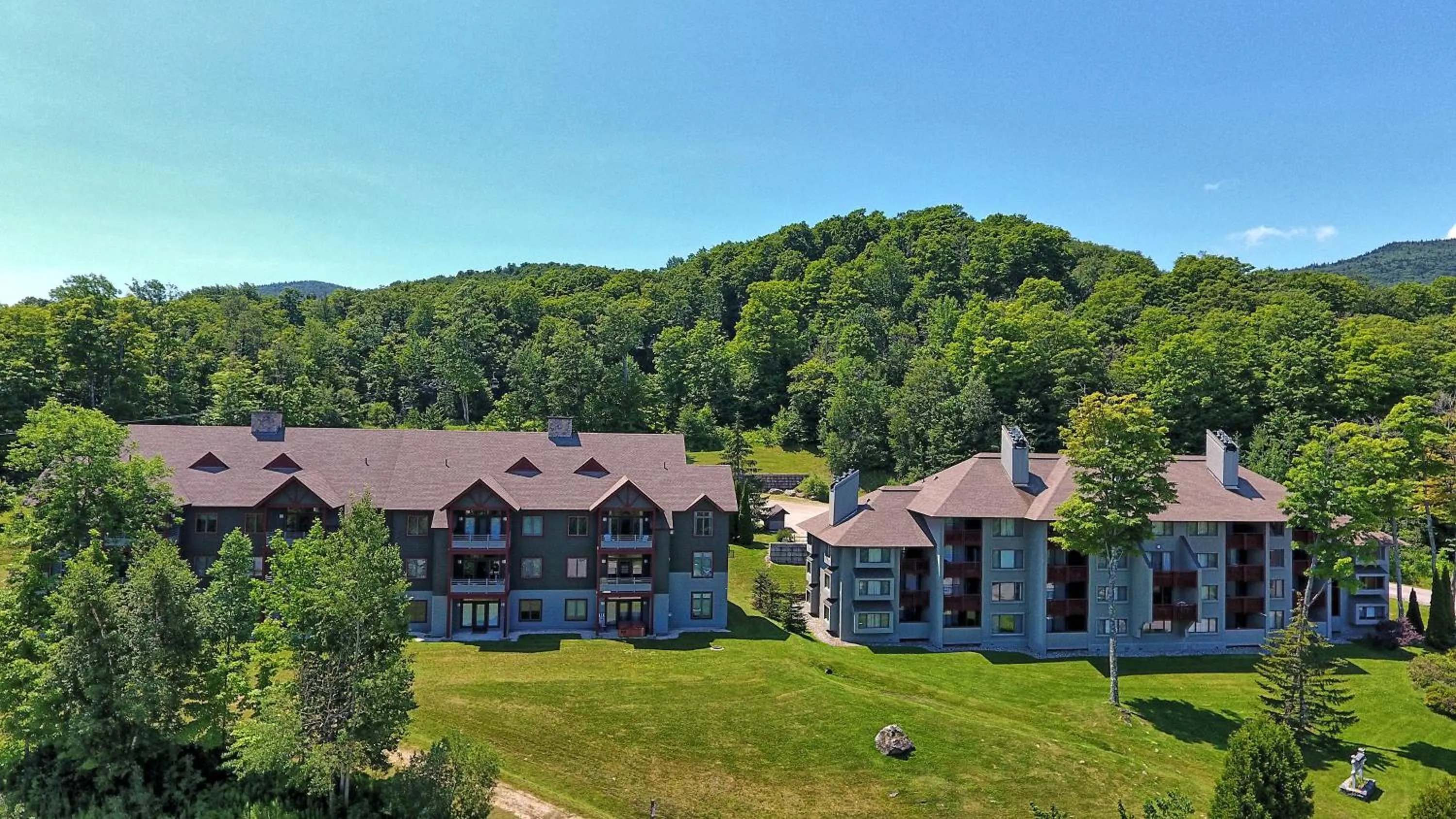 Property building in Ski on ski off right from your door nicely decorated 2 bedroom, Sunrise L3