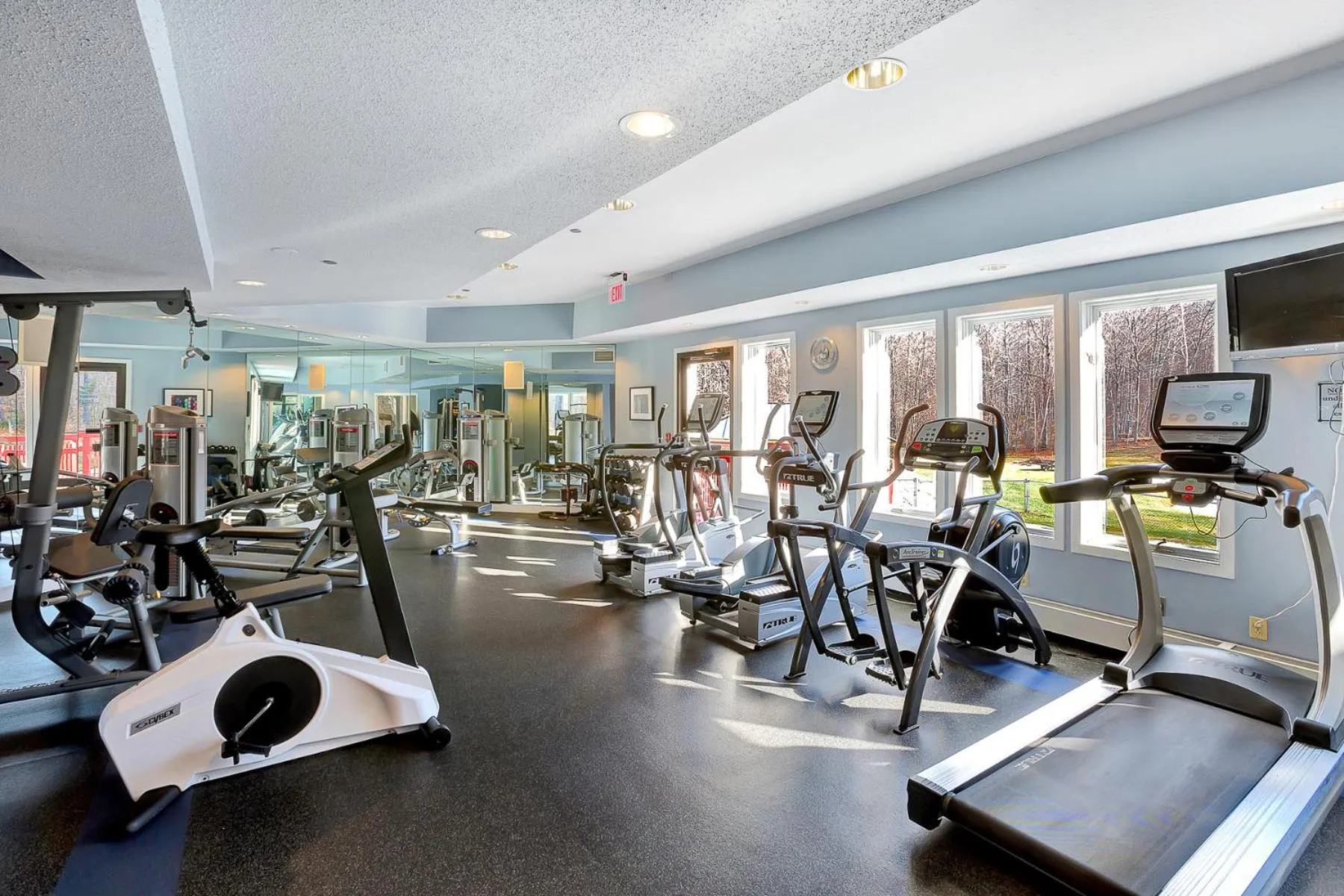 Fitness centre/facilities in Ski on ski off right from your door nicely decorated 2 bedroom, Sunrise L3