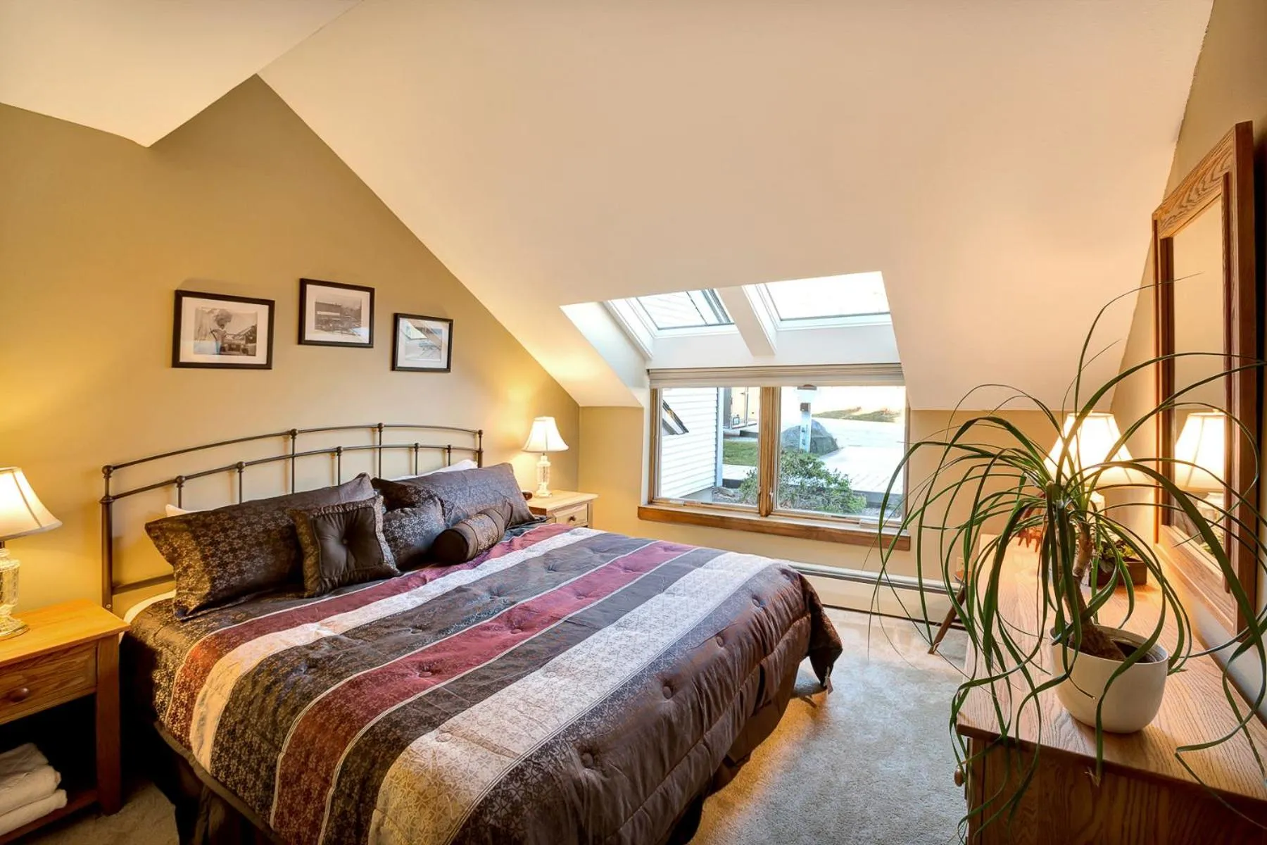 Bedroom, Bed in Ski on ski off right from your door nicely decorated 2 bedroom, Sunrise L3