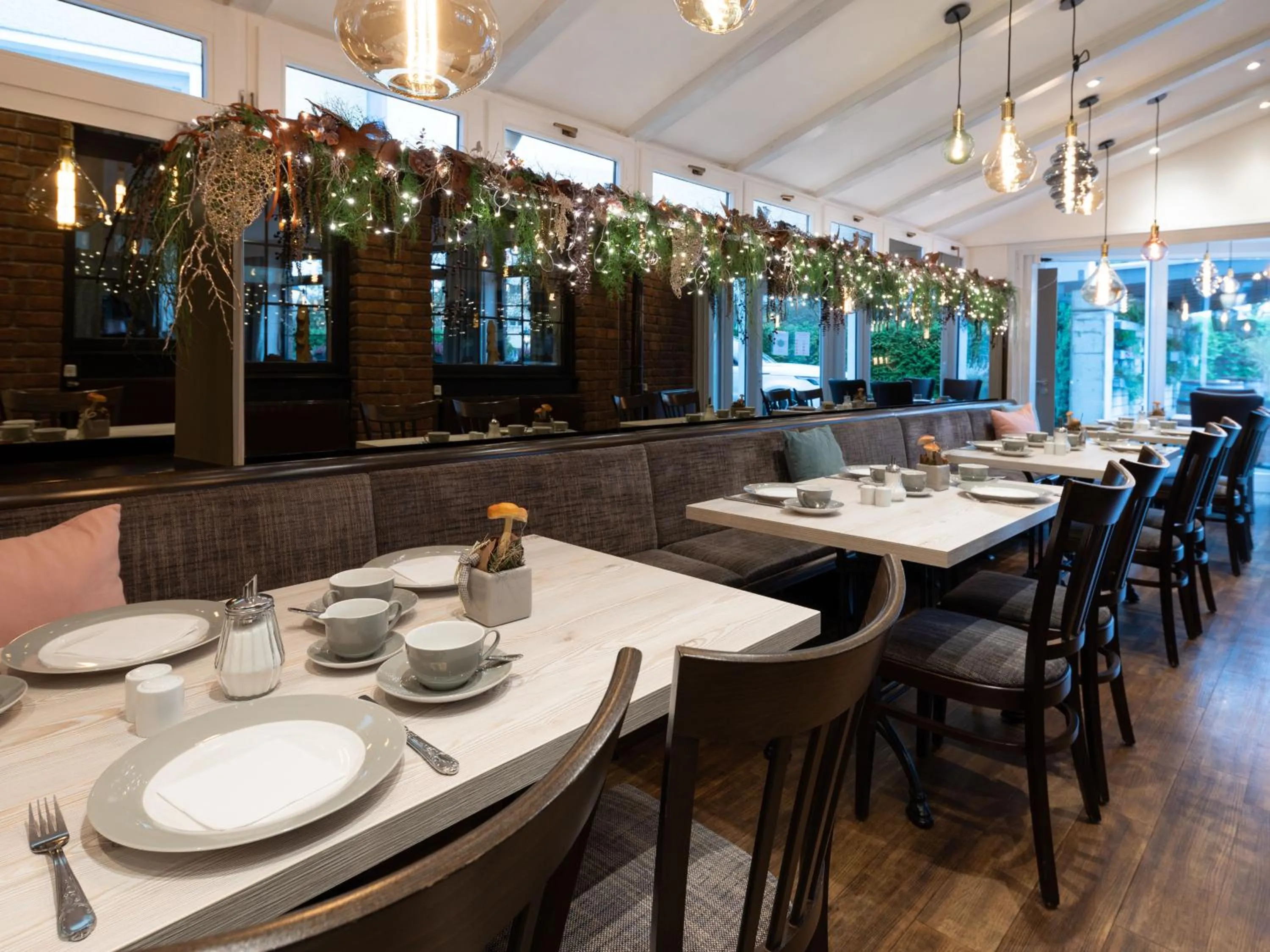 Restaurant/places to eat in Hotel im Park