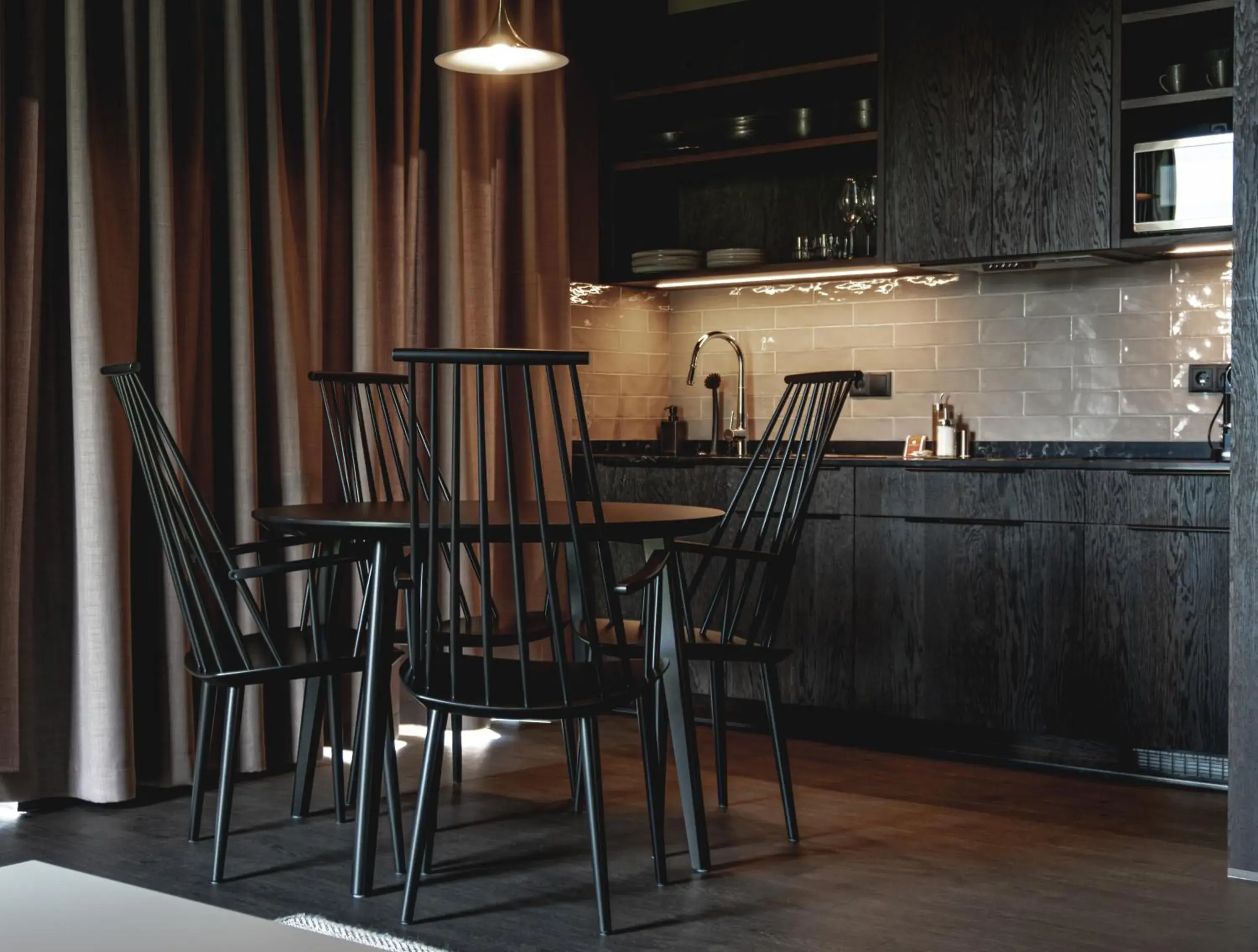 Black Beach Suites Black Beach Suites