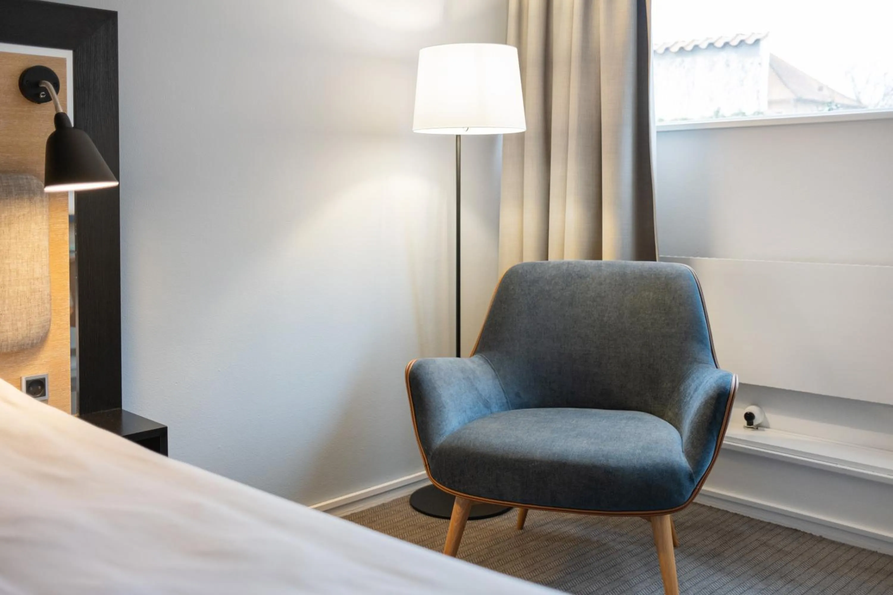 Seating area, Bed in Gentofte Hotel