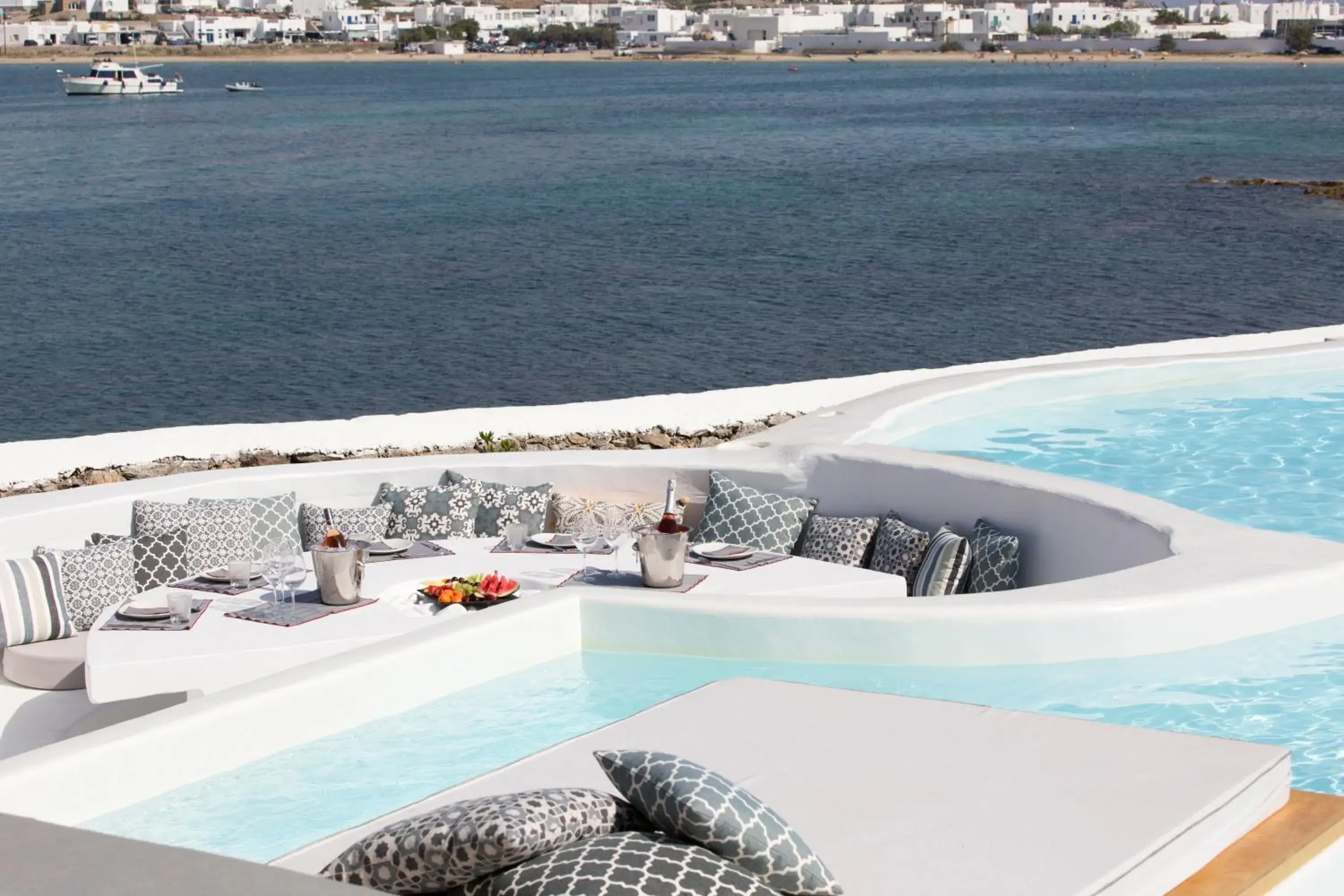 Restaurant/places to eat in Dreambox Mykonos Suites Restaurant/places to eat in Dreambox Mykonos Suites