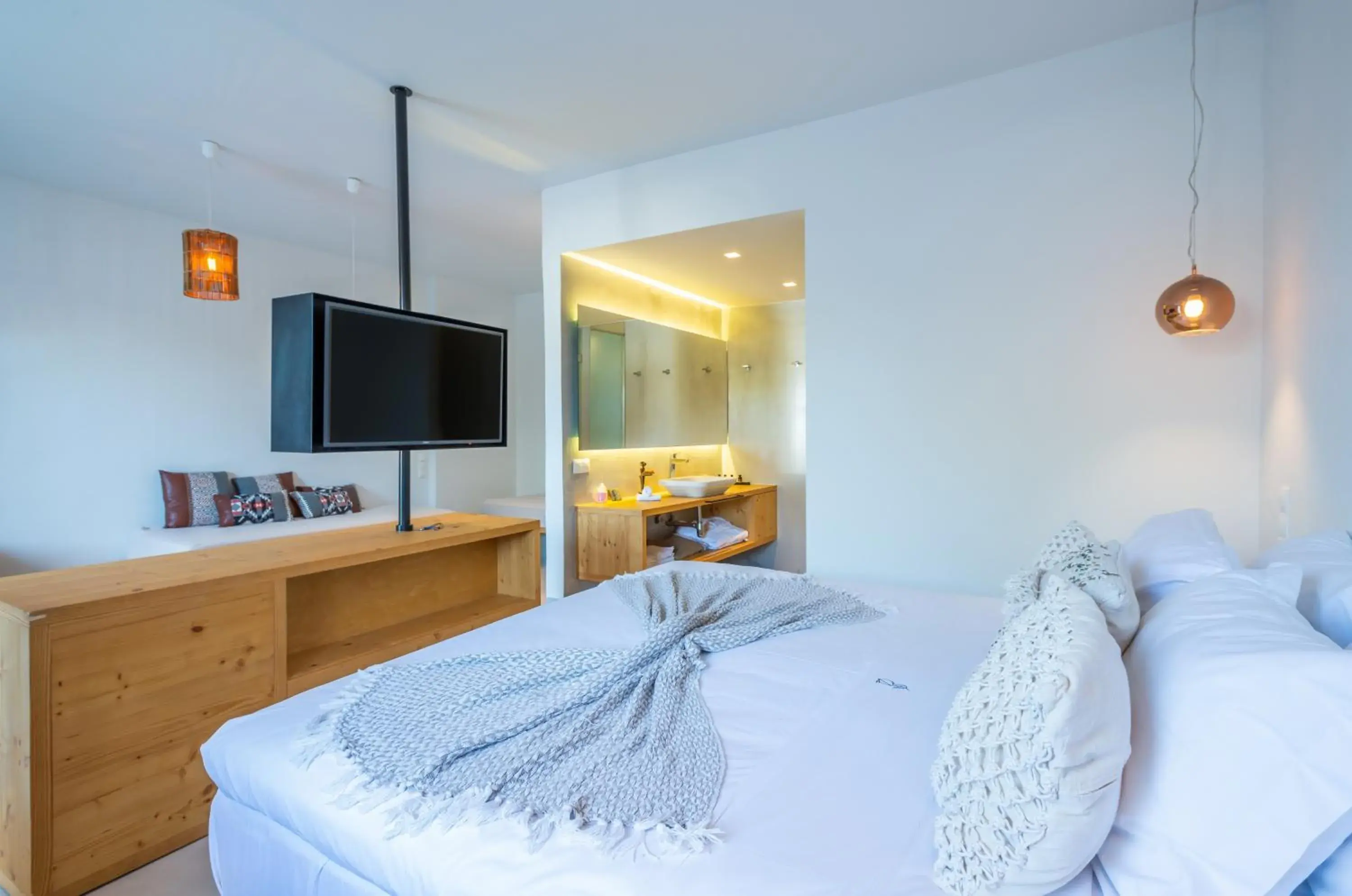 Suite with Hot Tub in Dreambox Mykonos Suites and Mini Villas Suite with Hot Tub in Dreambox Mykonos Suites and Mini Villas