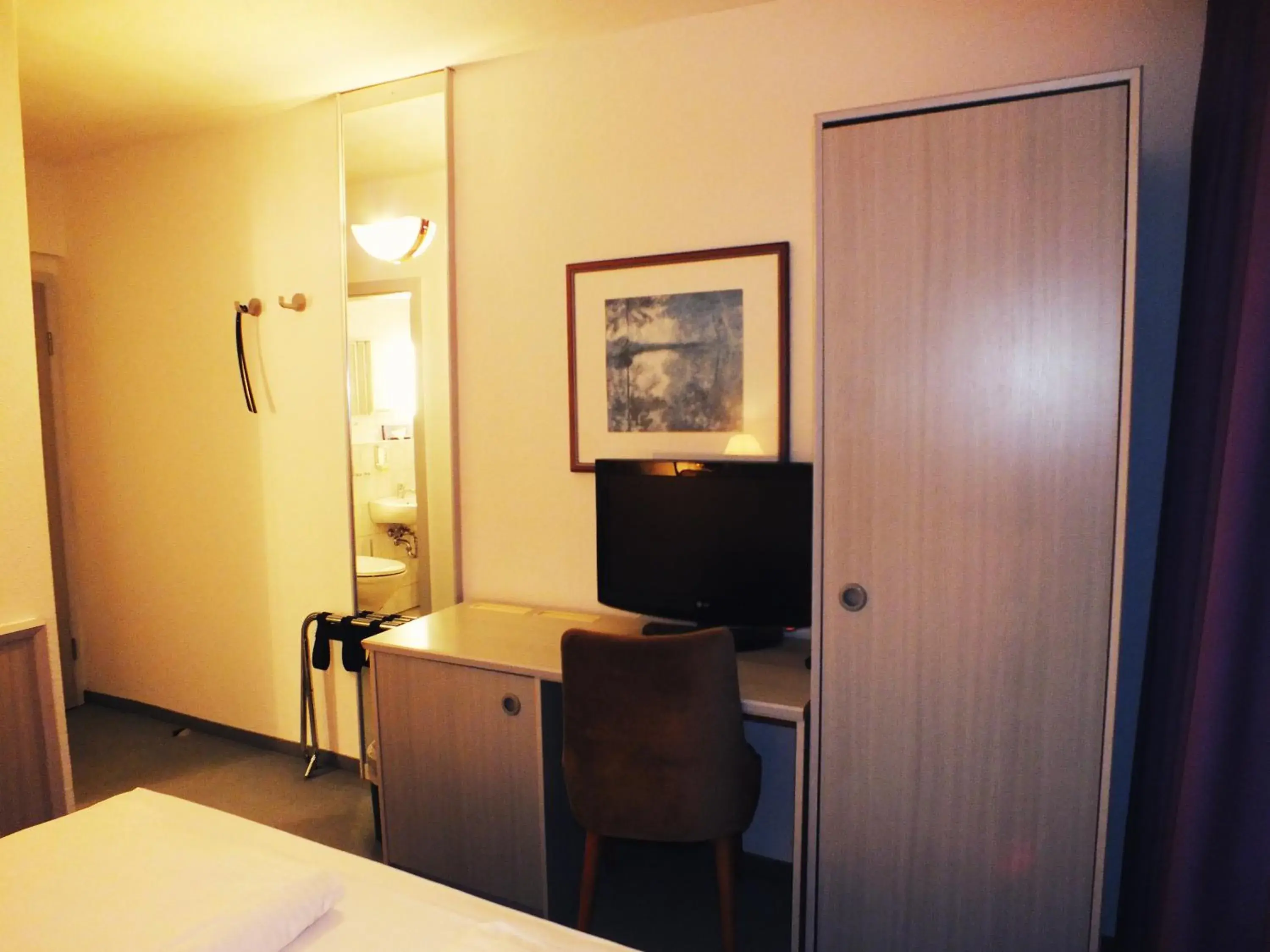 Budget Double Room in Werrapark Aktiv Hotel Am Sommerberg Budget Double Room in Werrapark Aktiv Hotel Am Sommerberg