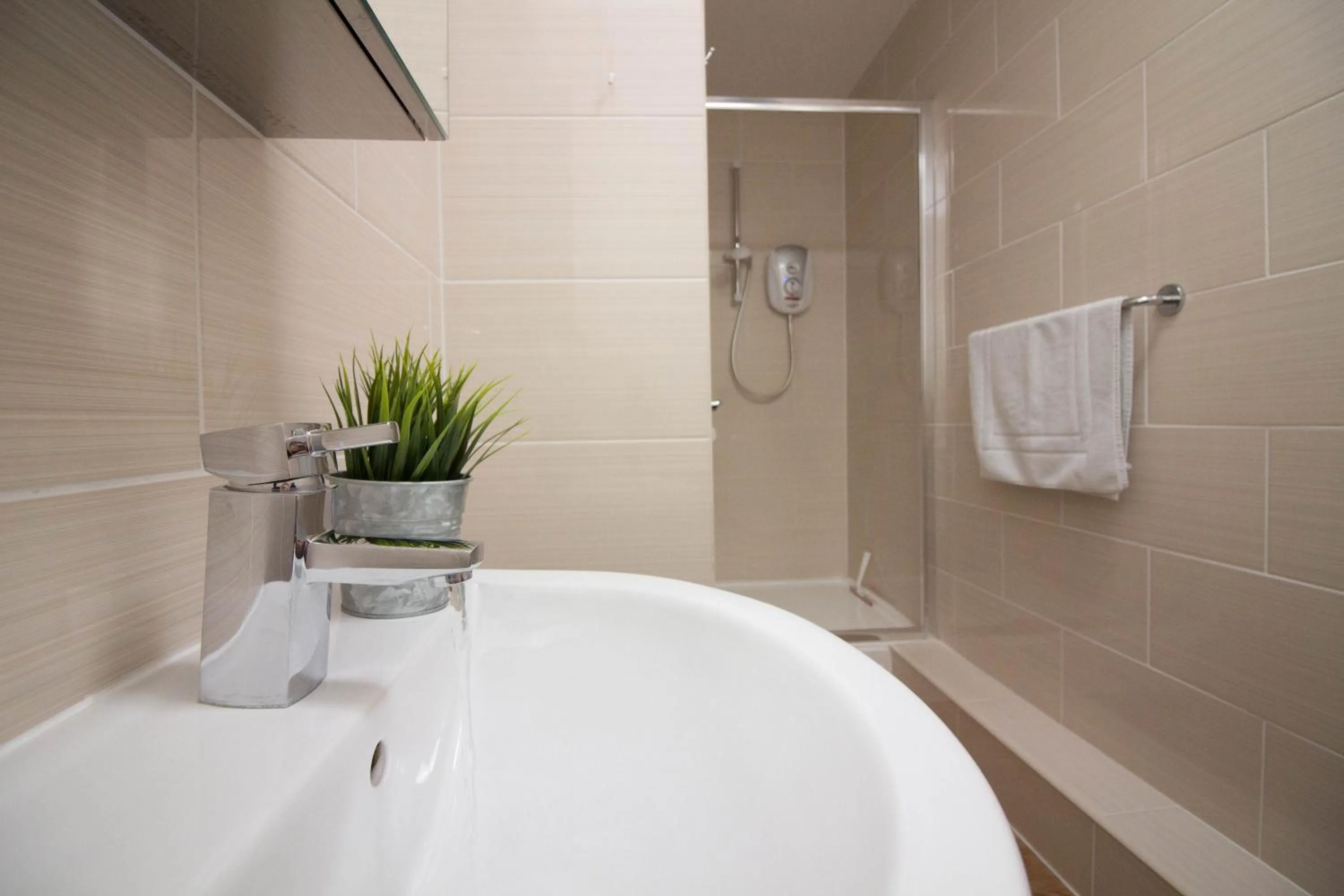 Bathroom in Castle Point Apartments Southampton Premier Lodge