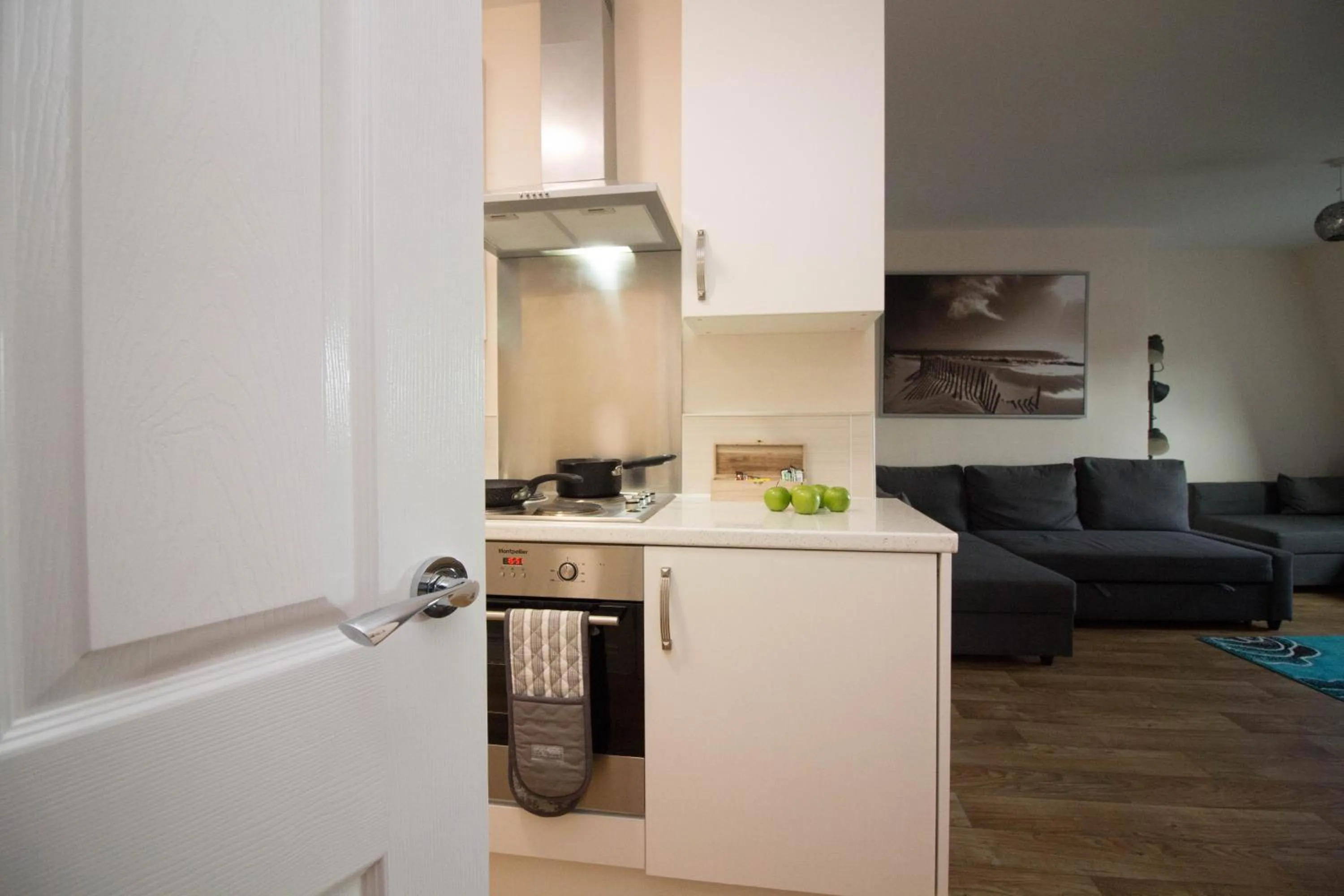 Kitchen or kitchenette in Castle Point Apartments Southampton Premier Lodge