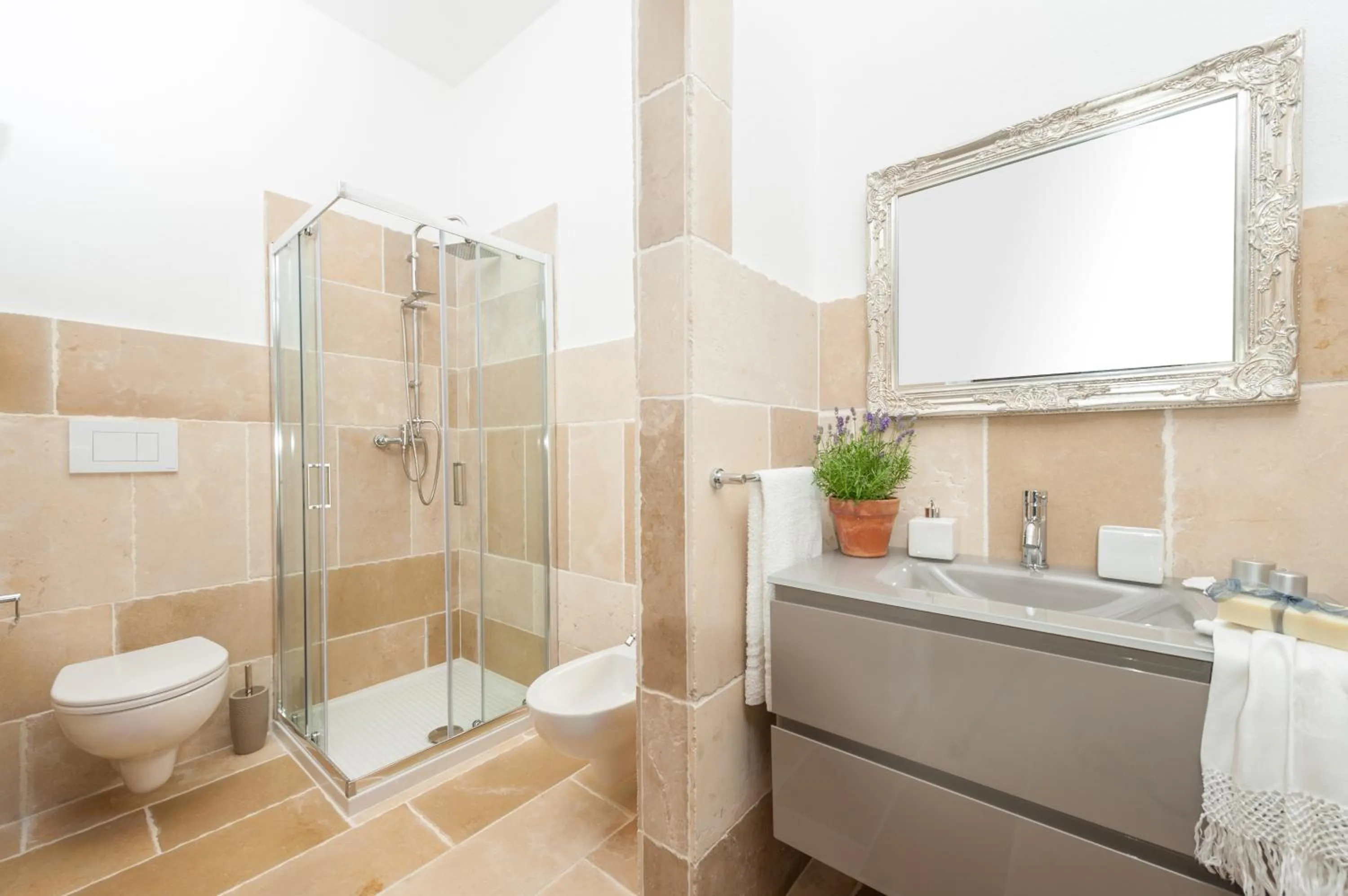 Shower in Masseria Monache