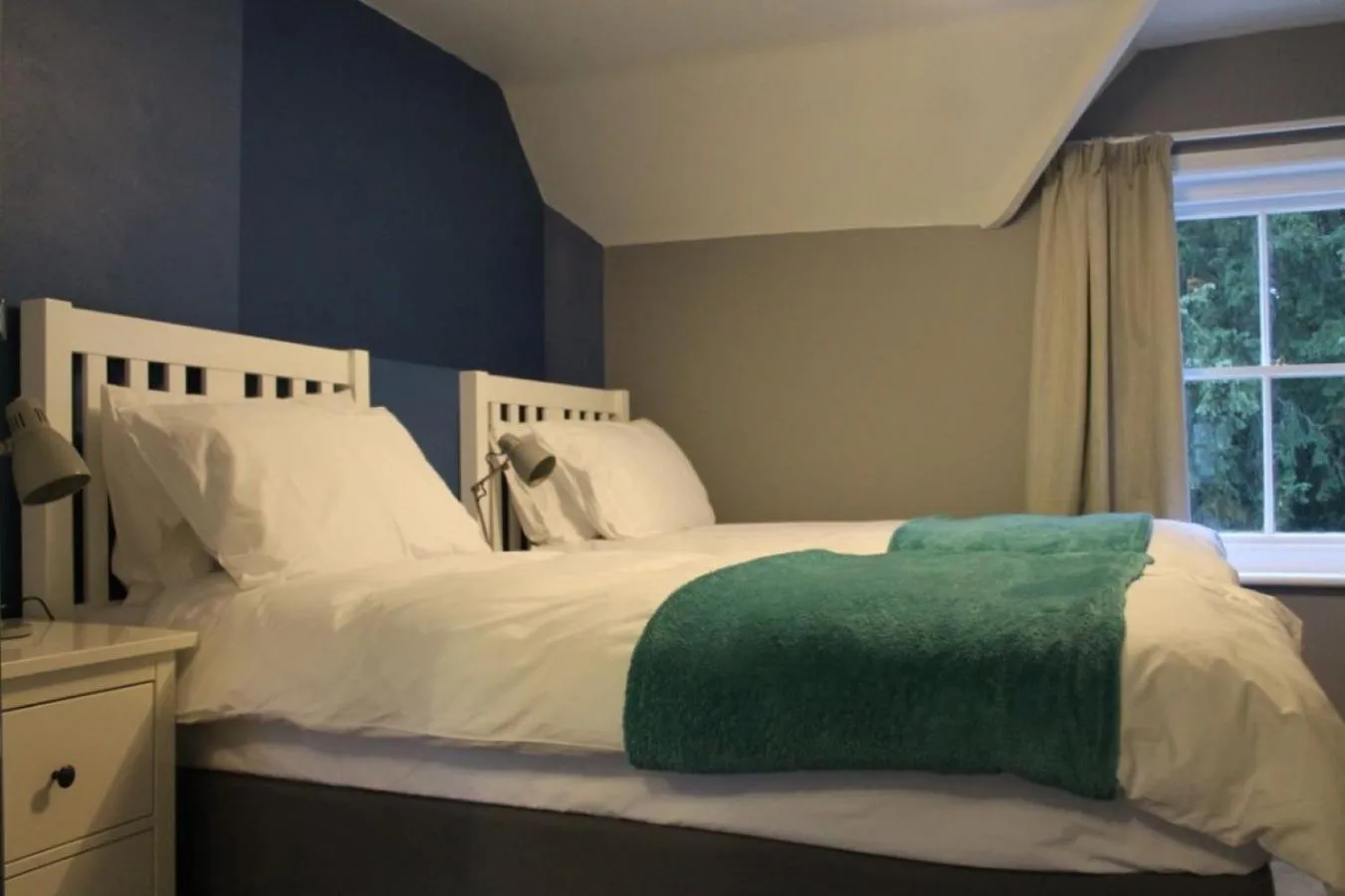 Property building, Bed in The Tally Ho