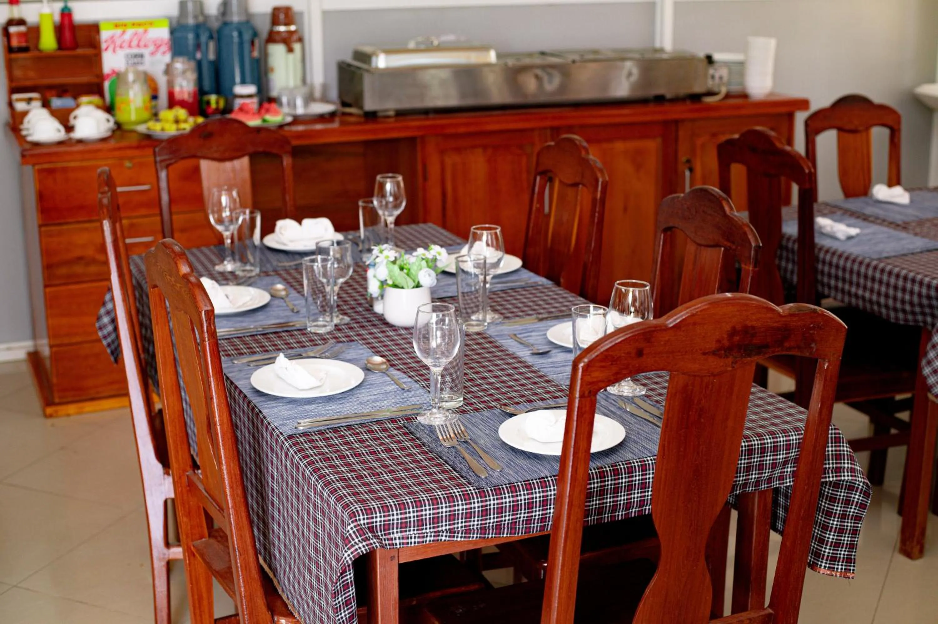 Restaurant/places to eat in Cashewnut Hotel