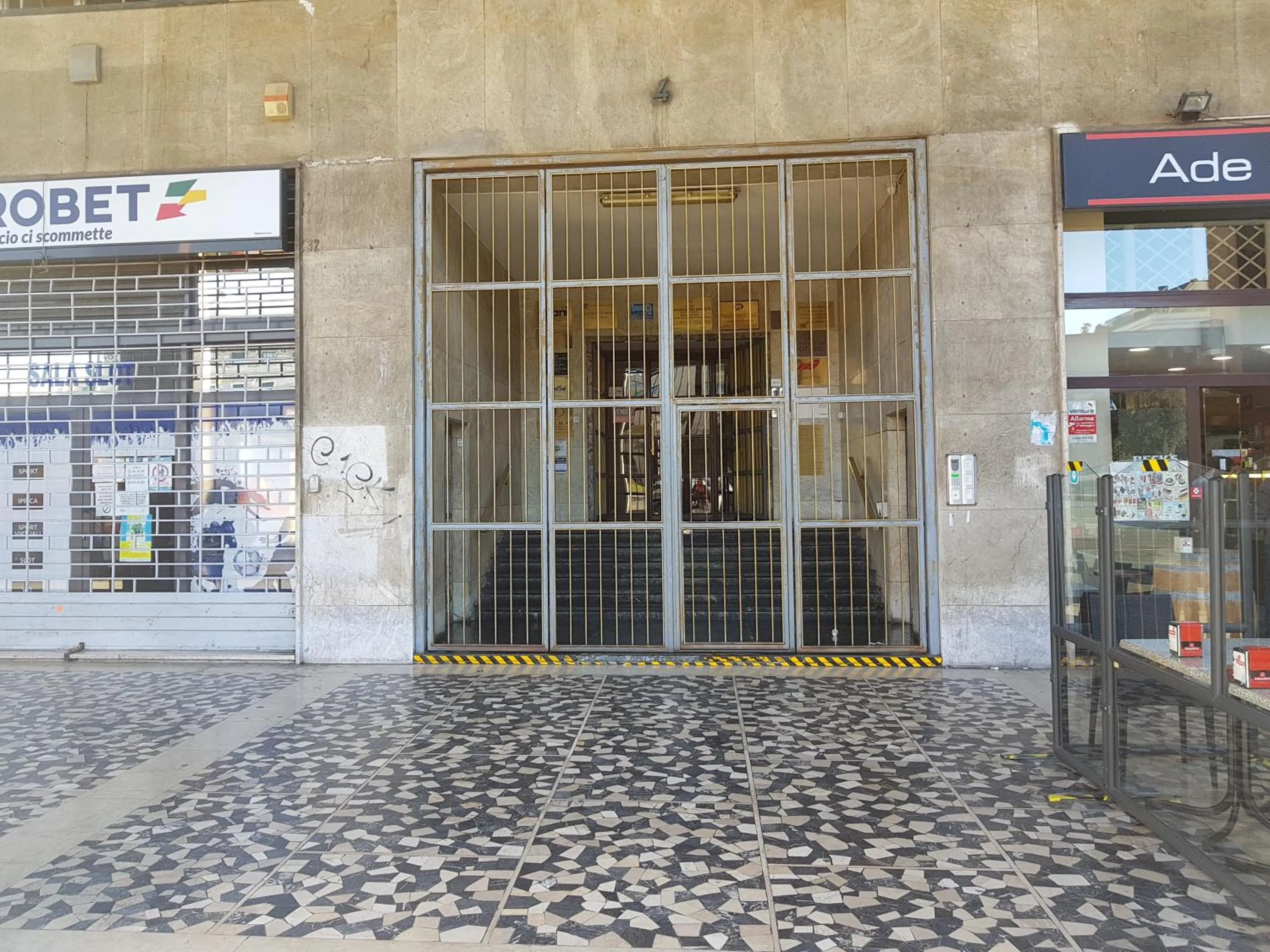 Facade/entrance in B&B Piazza della Vittoria