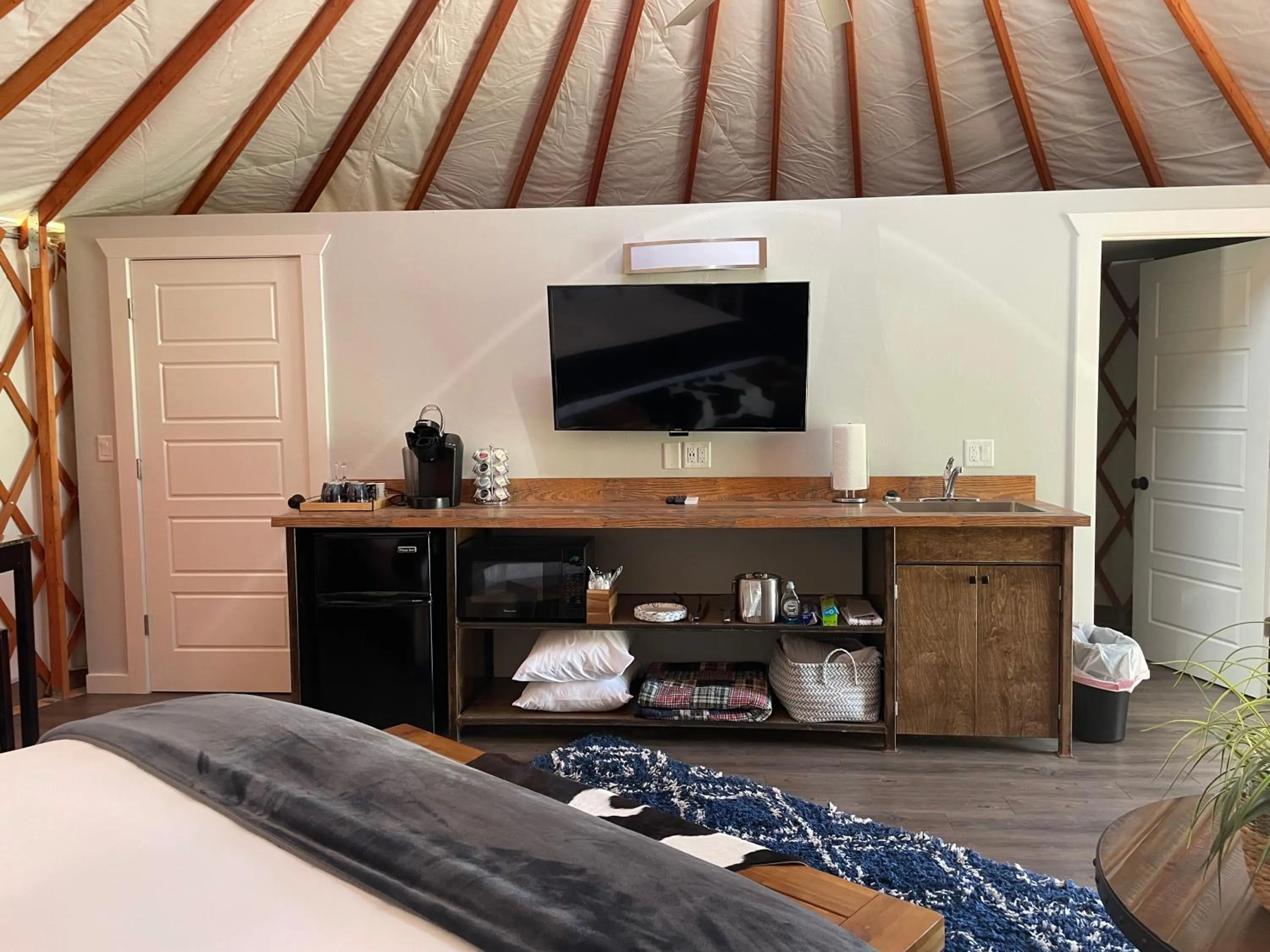 Bed in Escalante Yurts - Luxury Lodging