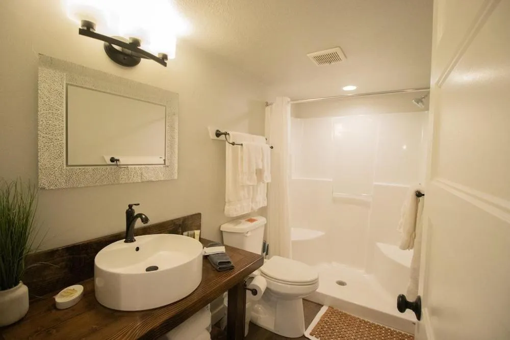 Shower in Escalante Yurts - Luxury Lodging