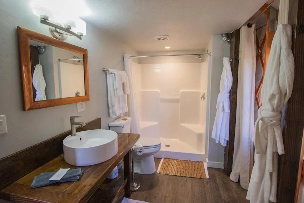 Shower in Escalante Yurts - Luxury Lodging