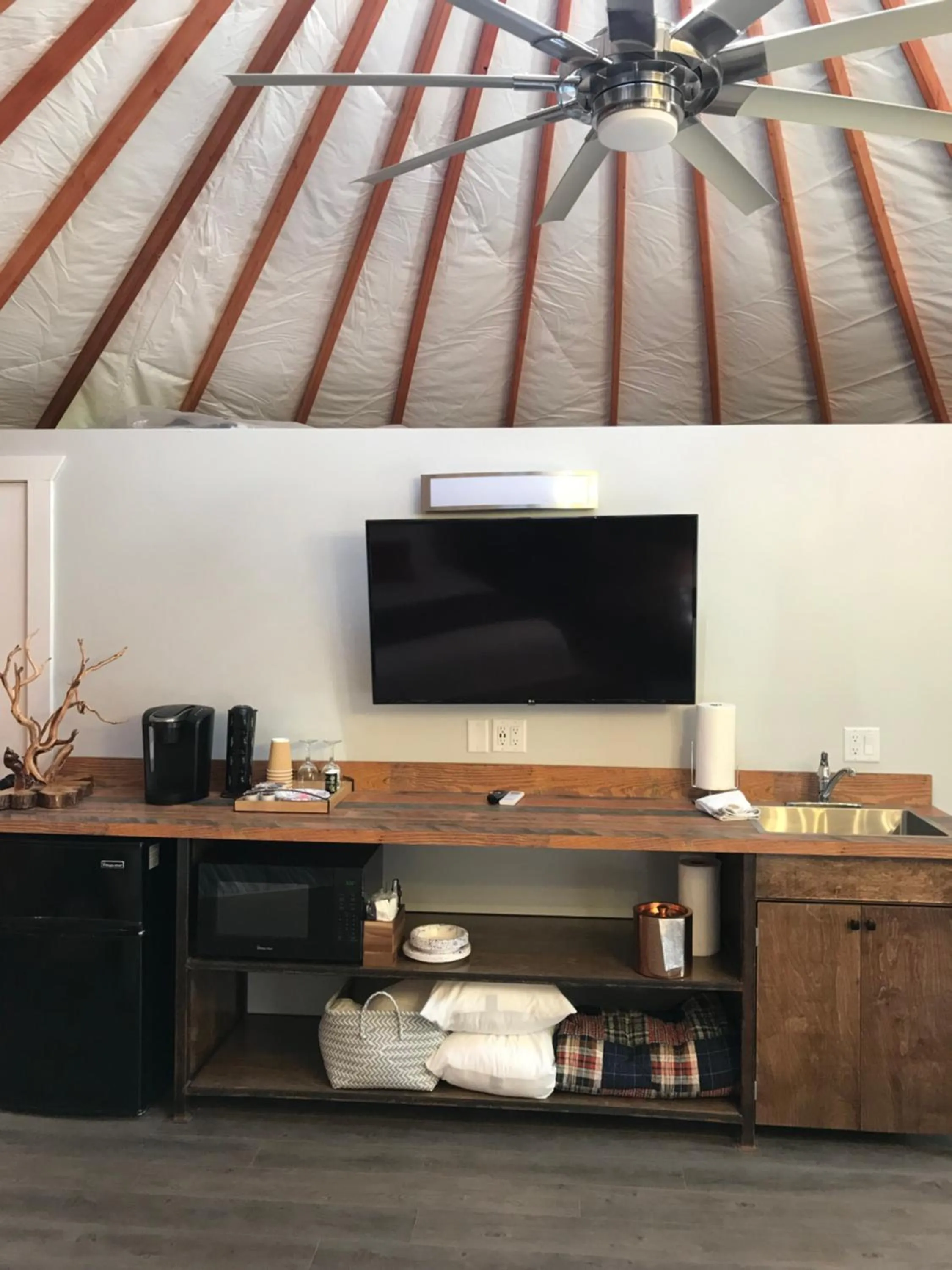 TV and multimedia in Escalante Yurts - Luxury Lodging