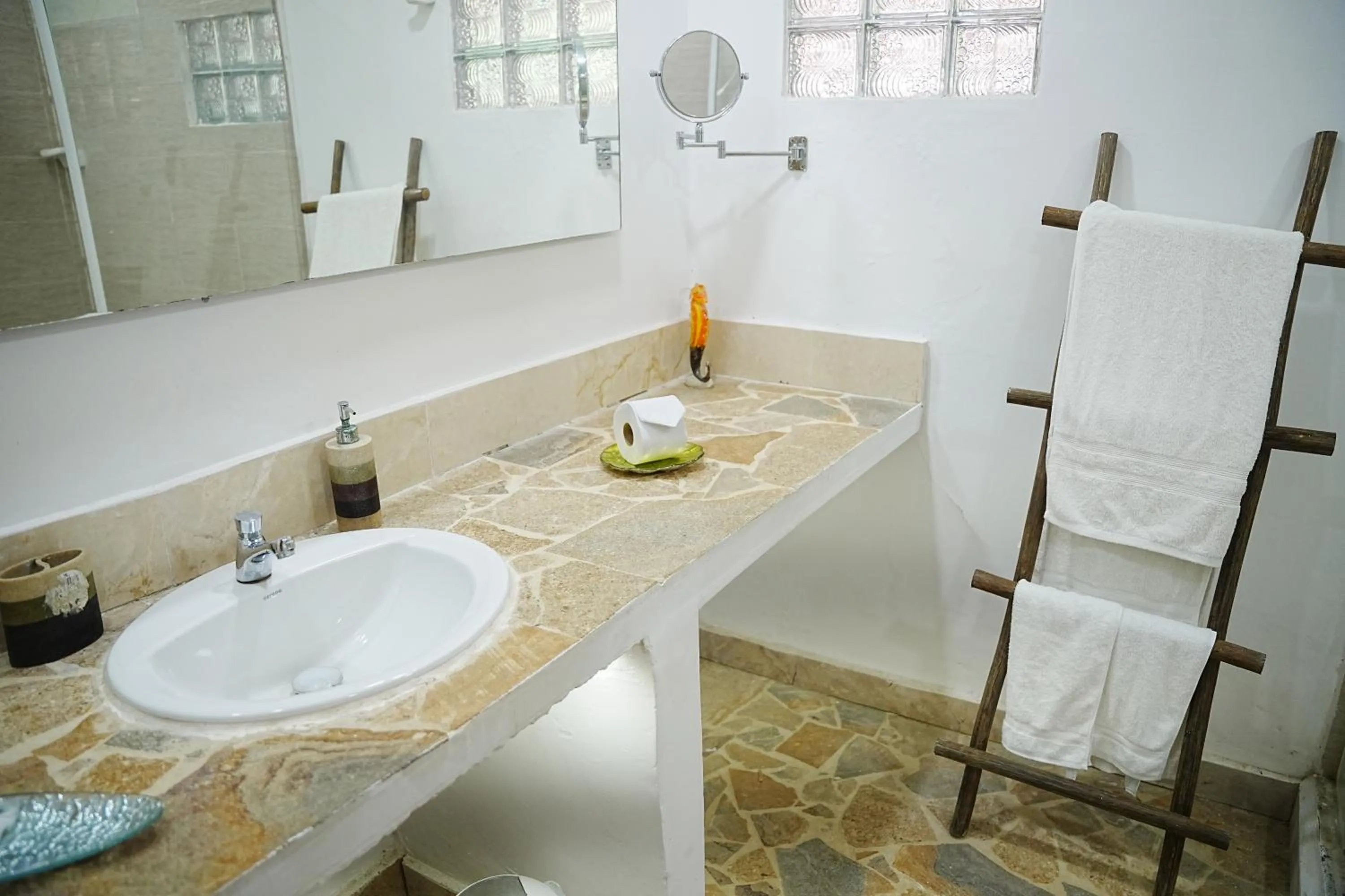 Bathroom in Hotel Isla Real