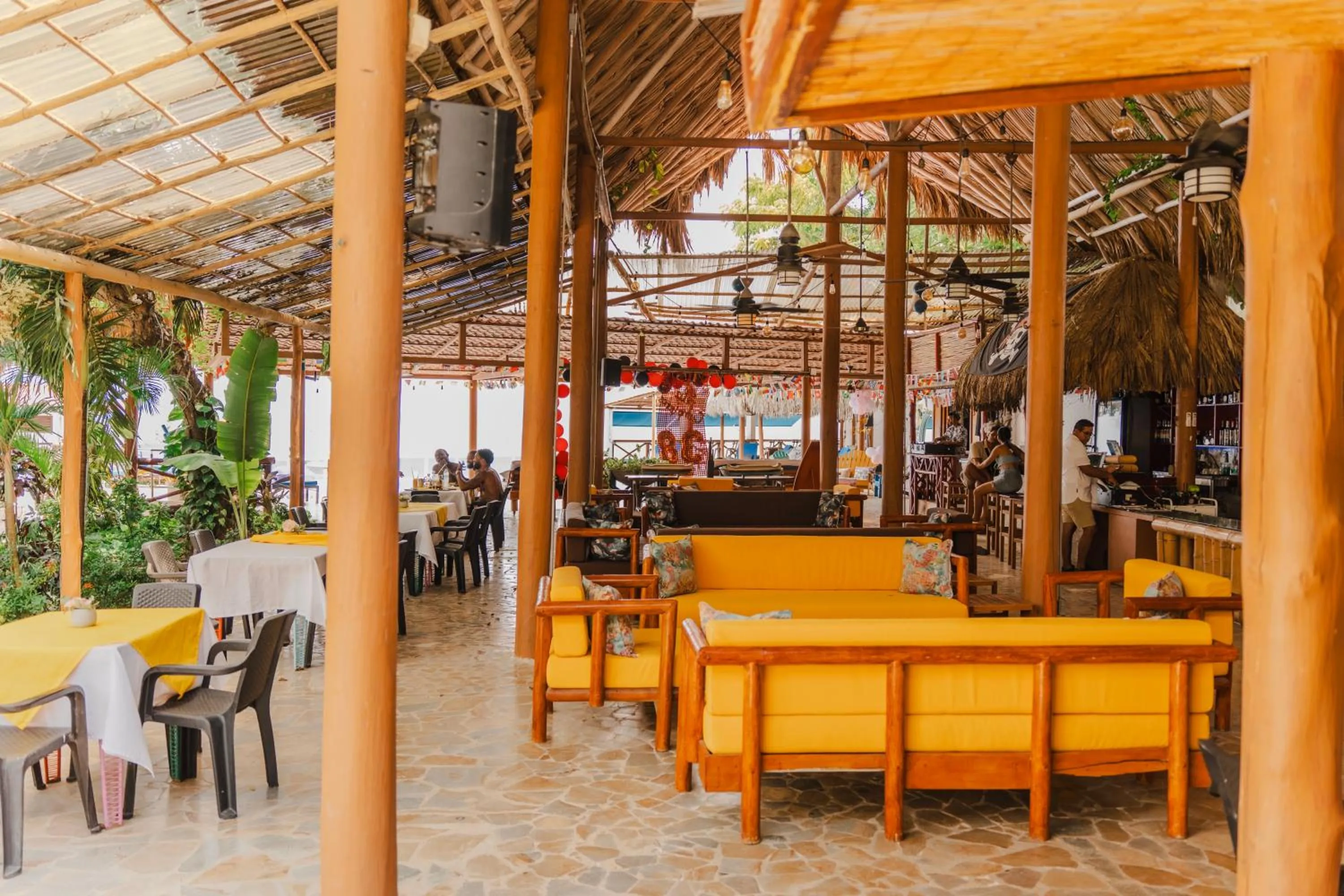 Restaurant/places to eat in Hotel Isla Real