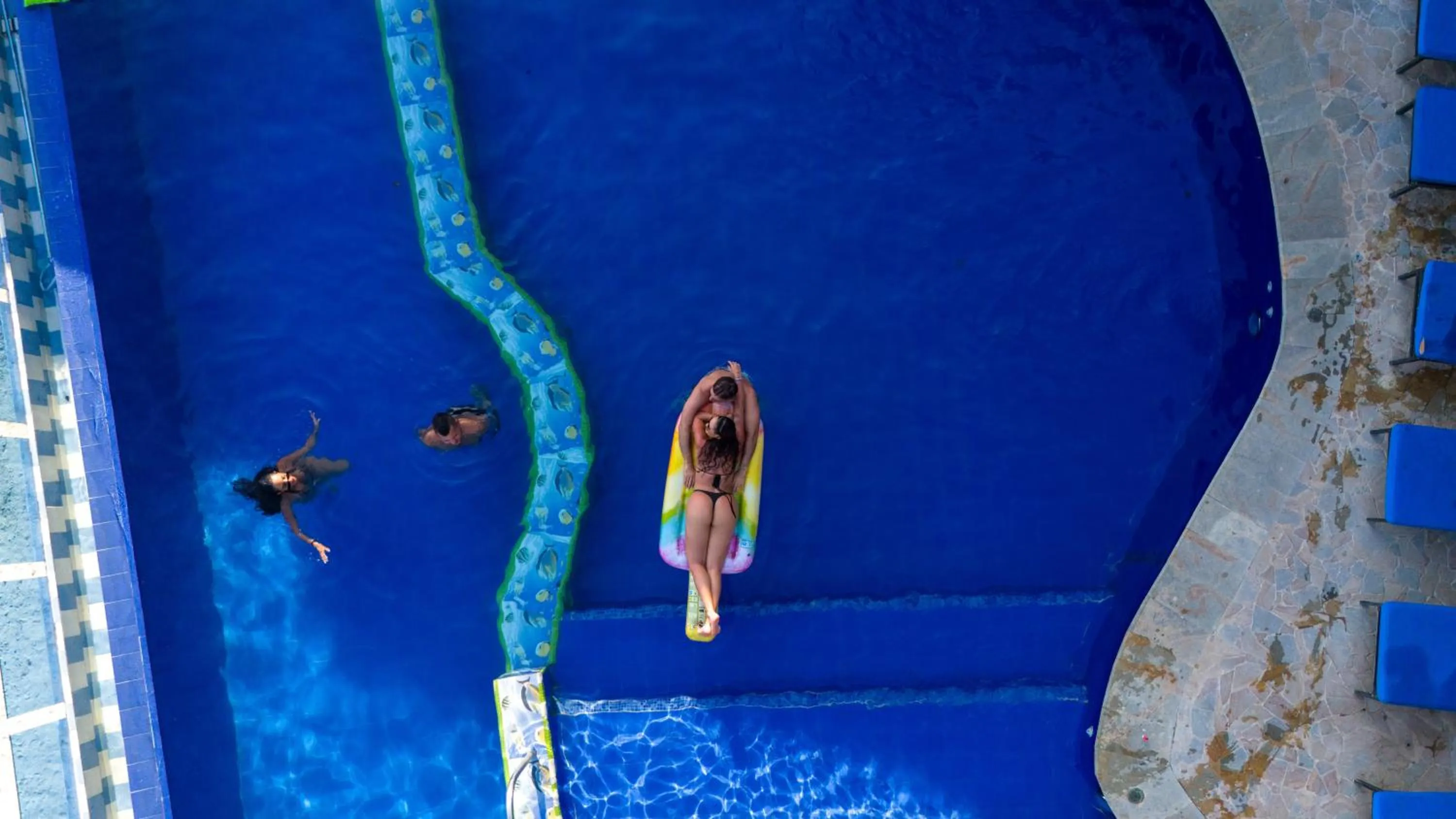 Swimming pool in Hotel Isla Real