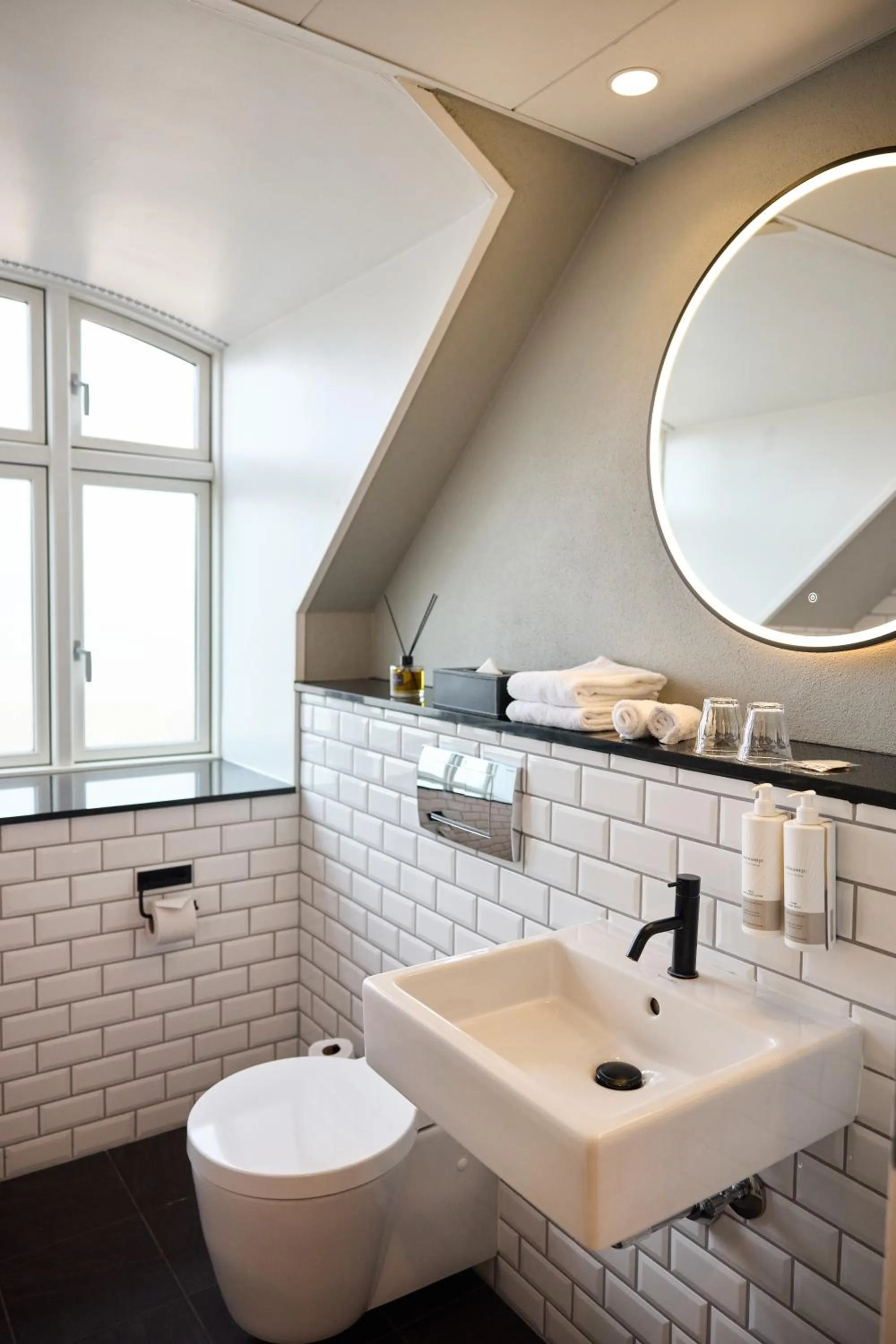 Bathroom in Absalon Hotel