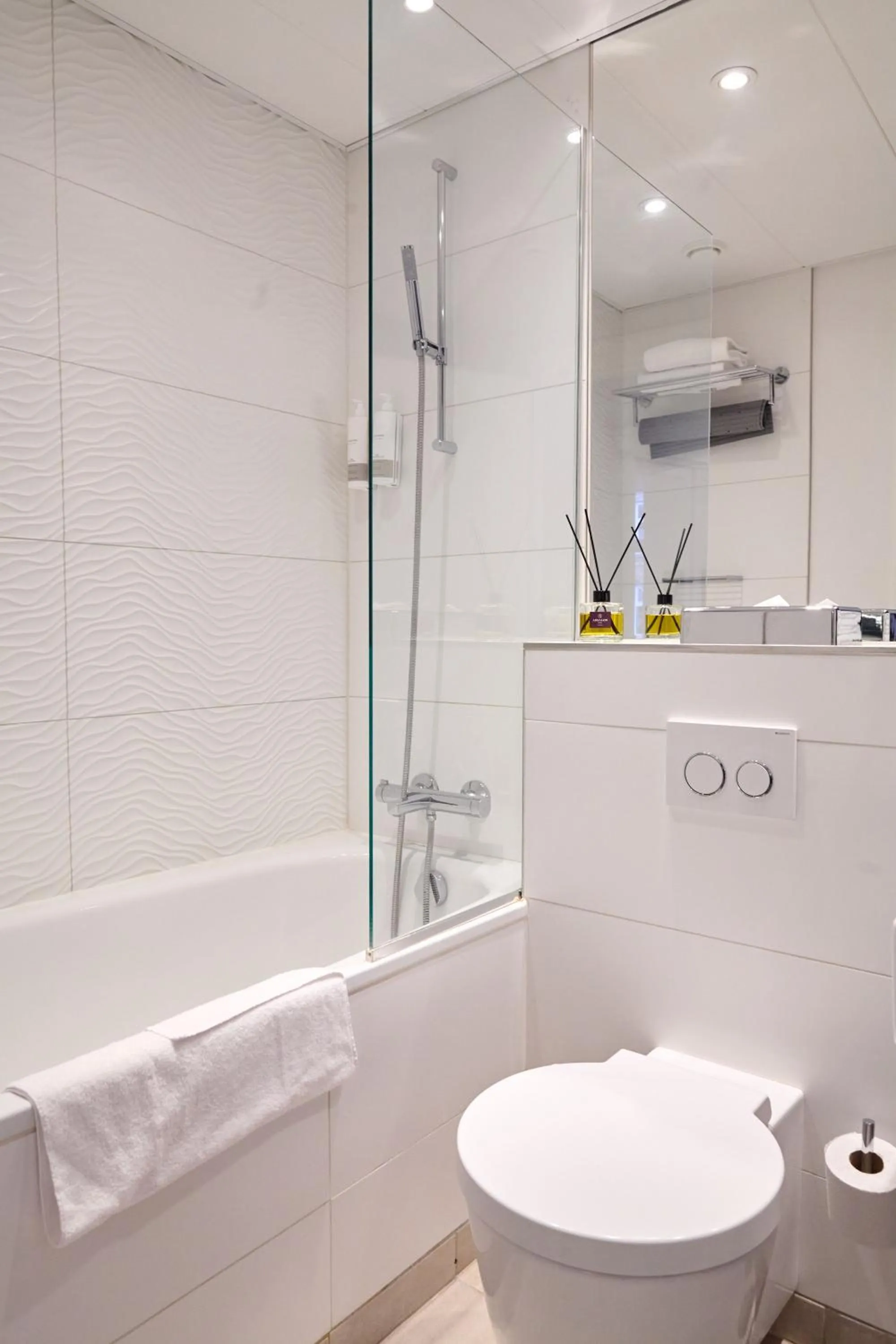 Bath in Absalon Hotel