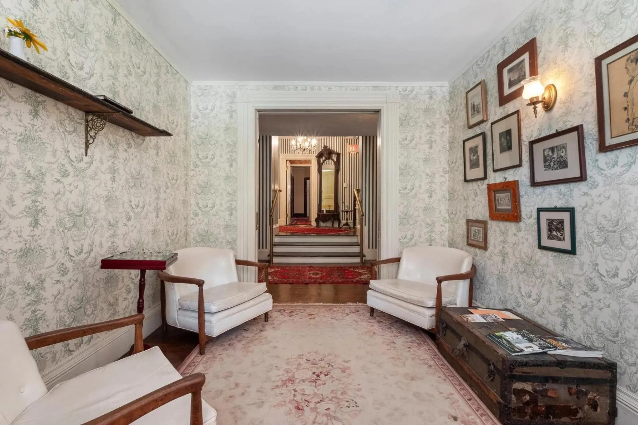 Communal lounge/ TV room in Wainwright Inn