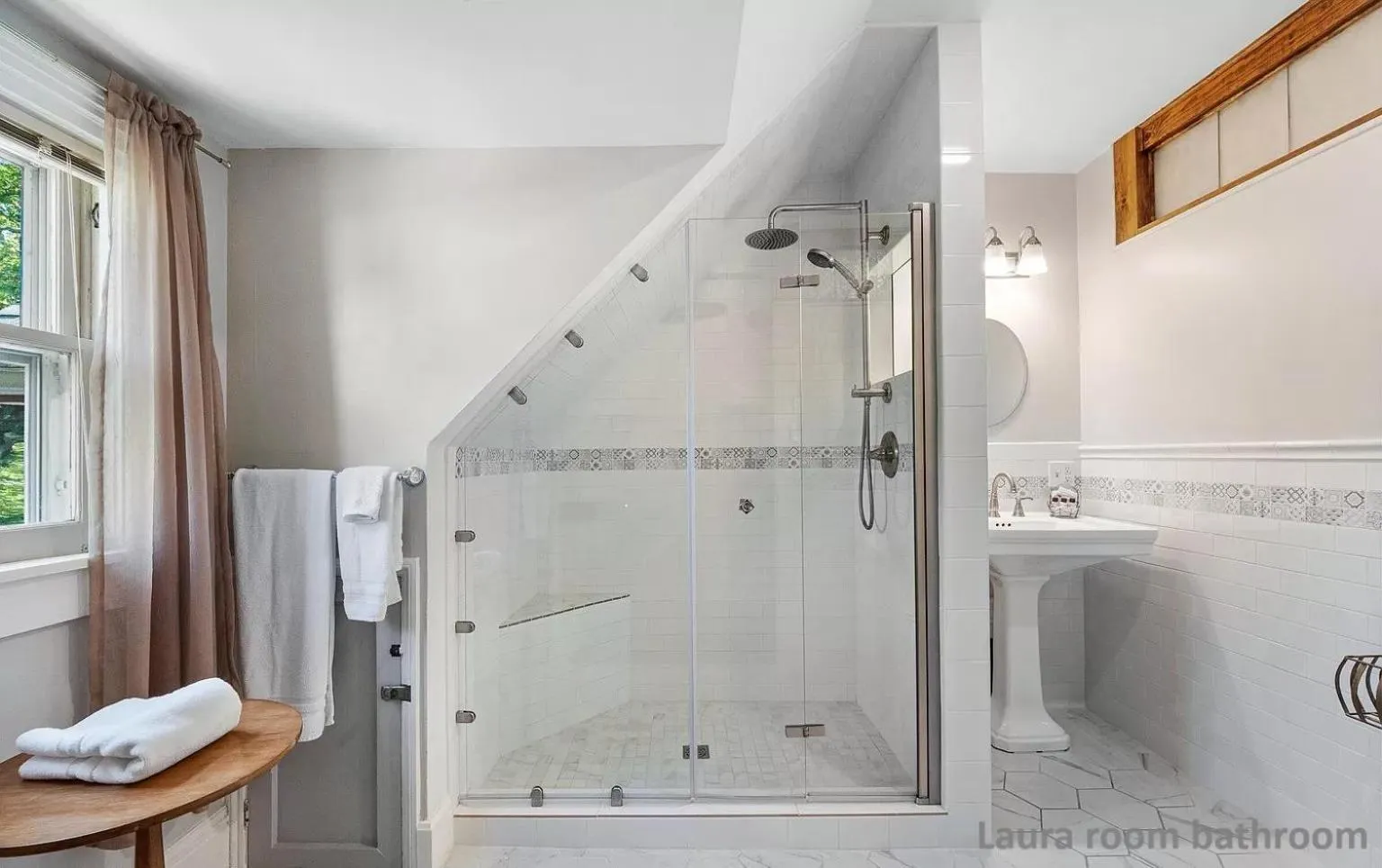 Bathroom in Wainwright Inn