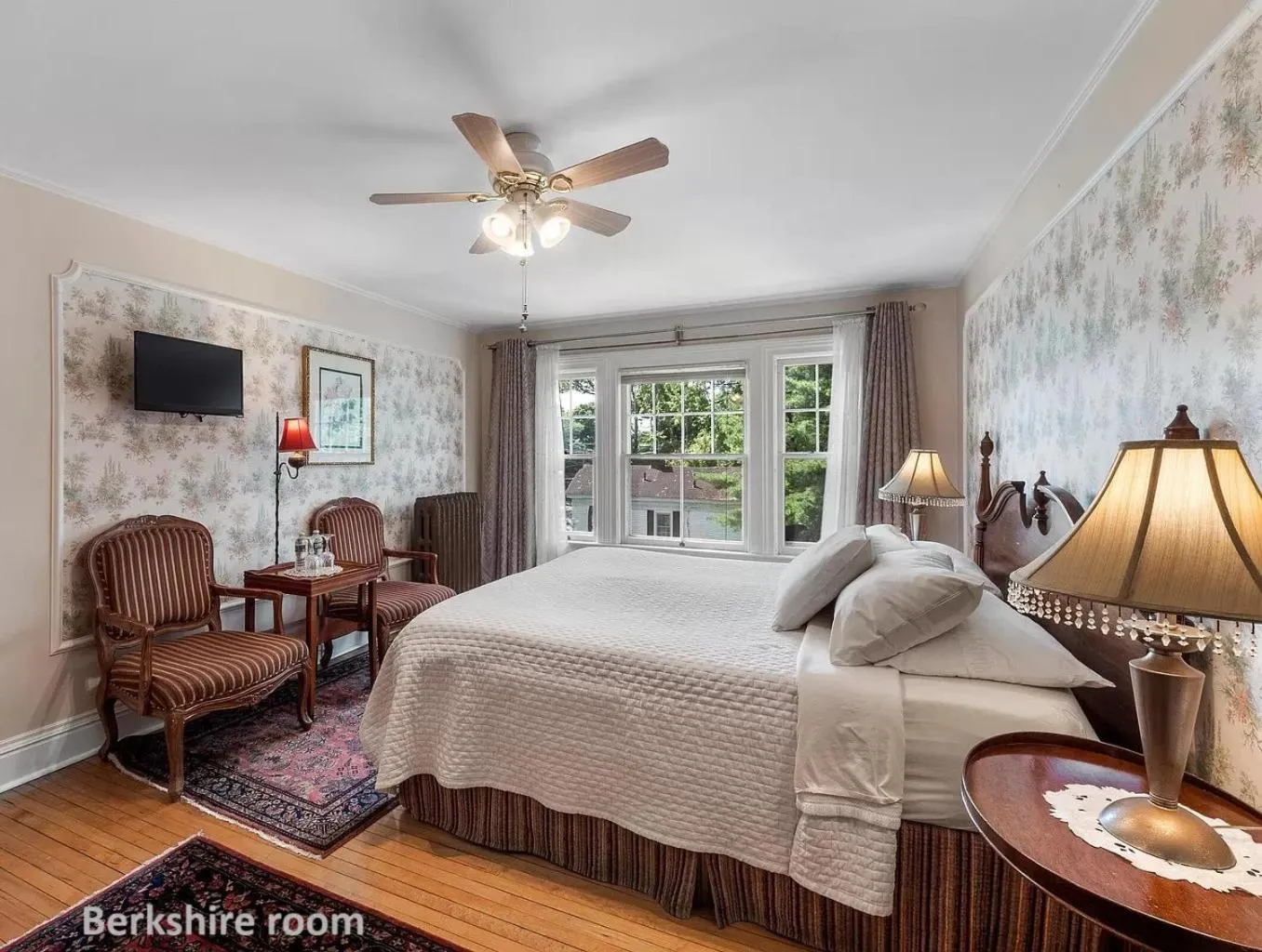 Bedroom, Bed in Wainwright Inn