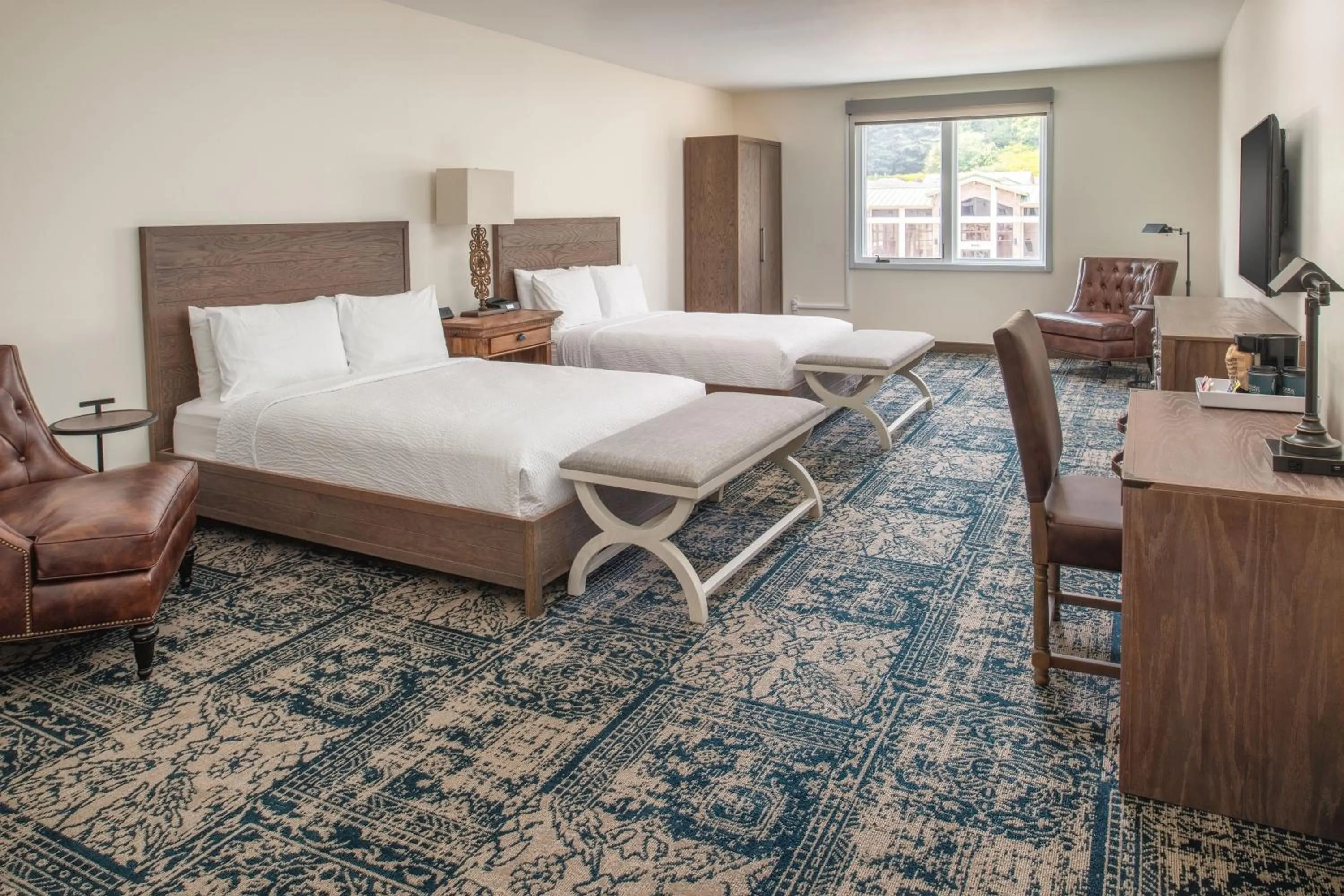 Photo of the whole room, Bed in Four Points by Sheraton Santa Cruz Scotts Valley