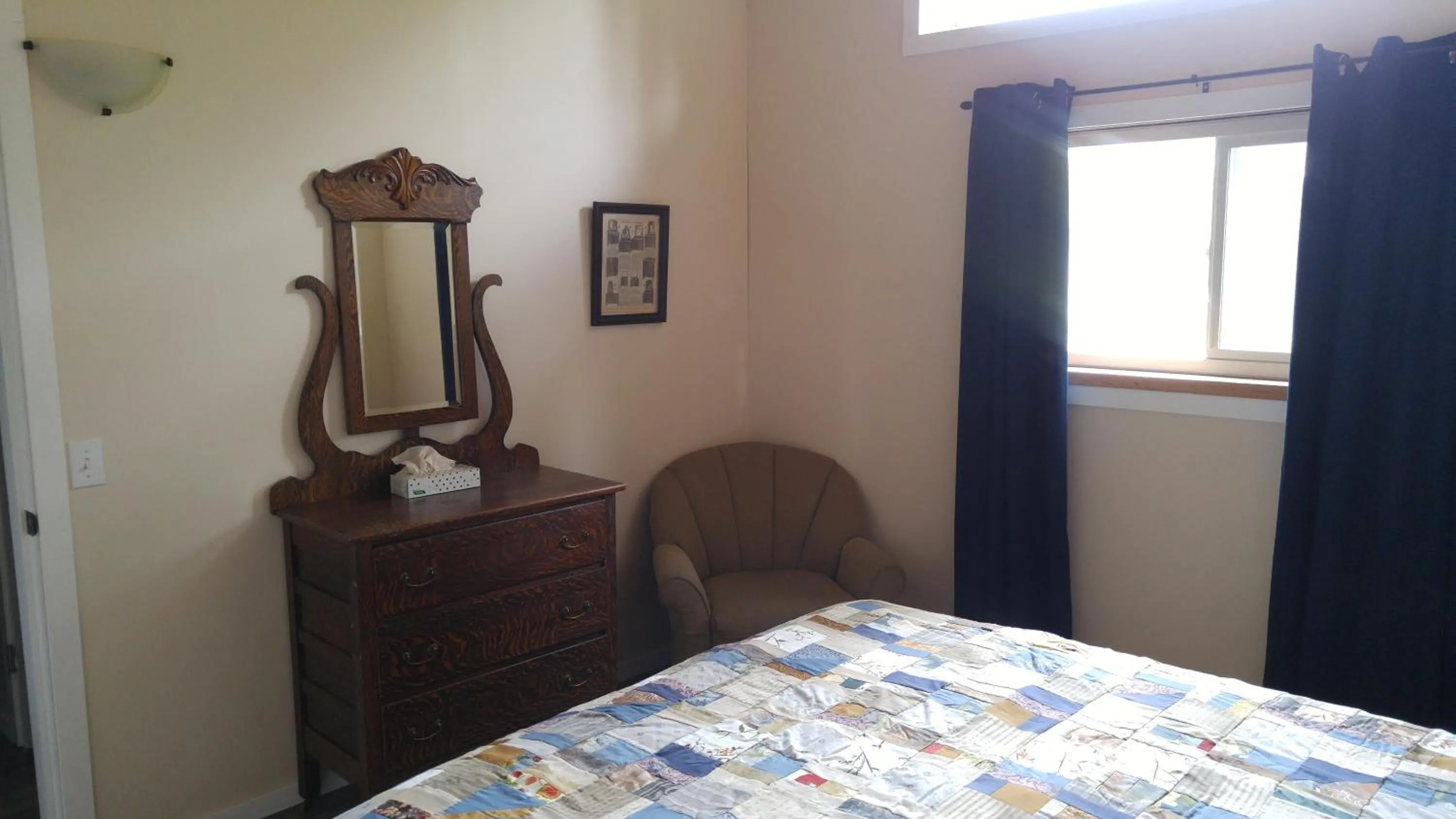 Bedroom, Bed in Wolfwood Guest Ranch