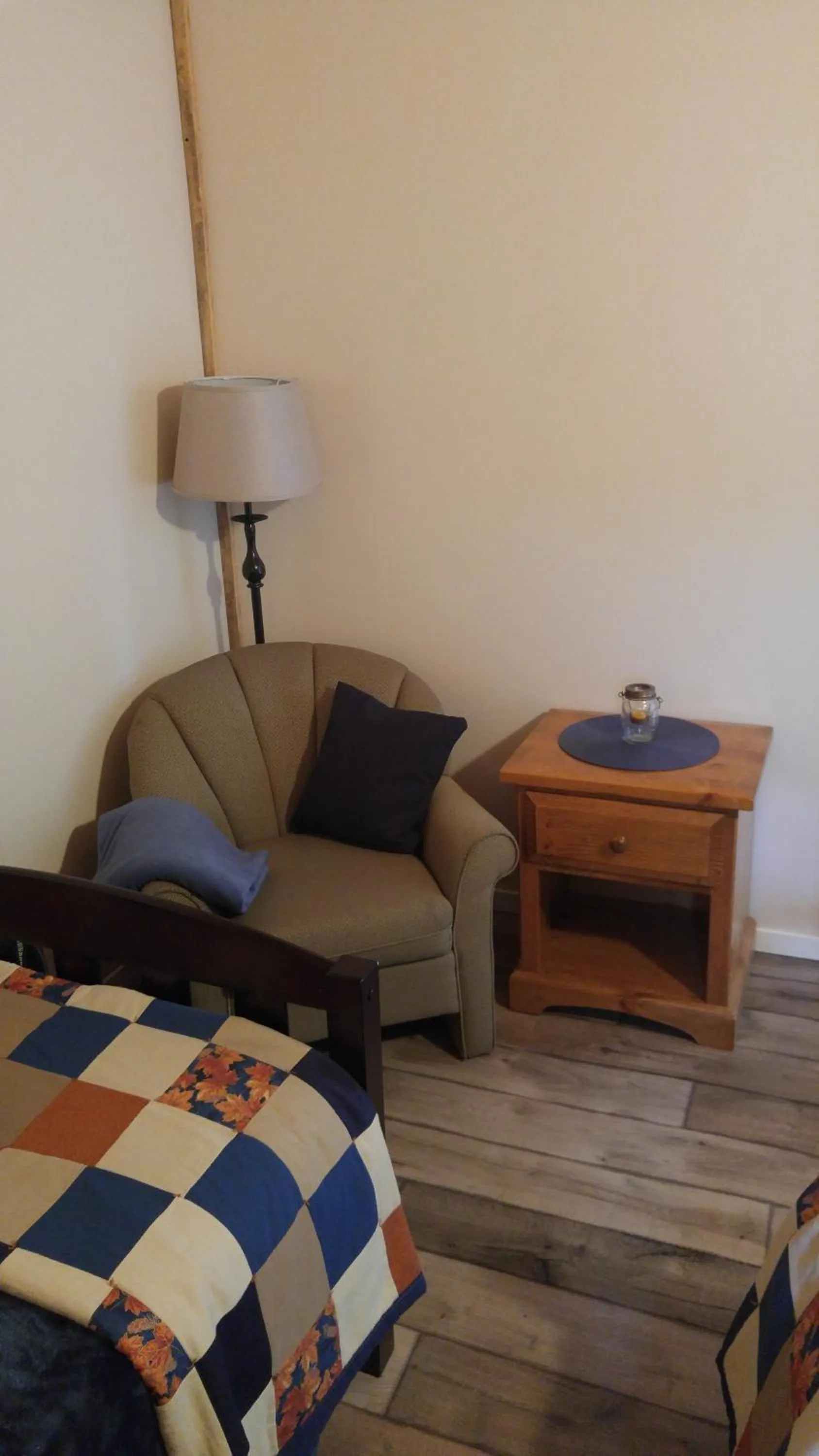 Seating area, Bed in Wolfwood Guest Ranch