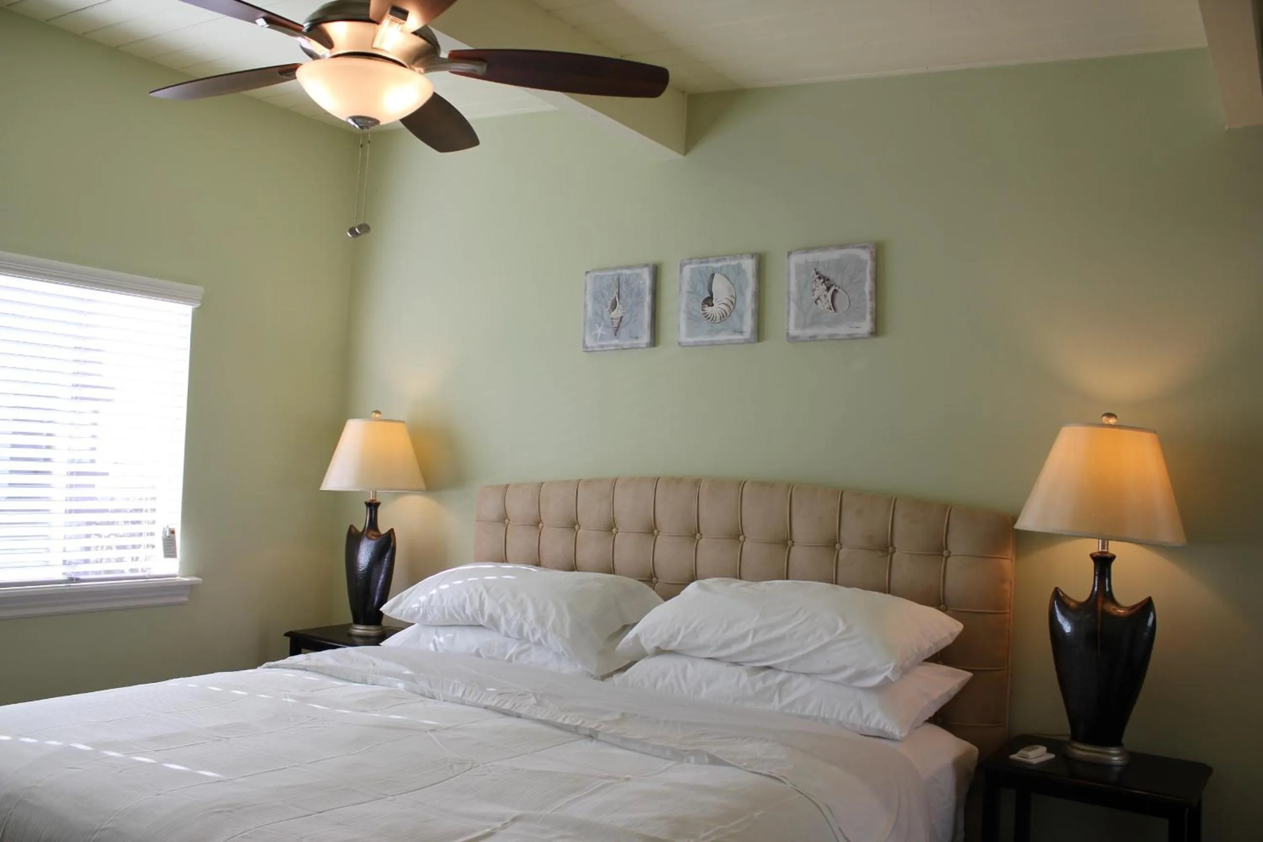 Bed in Seaside Village Carlsbad