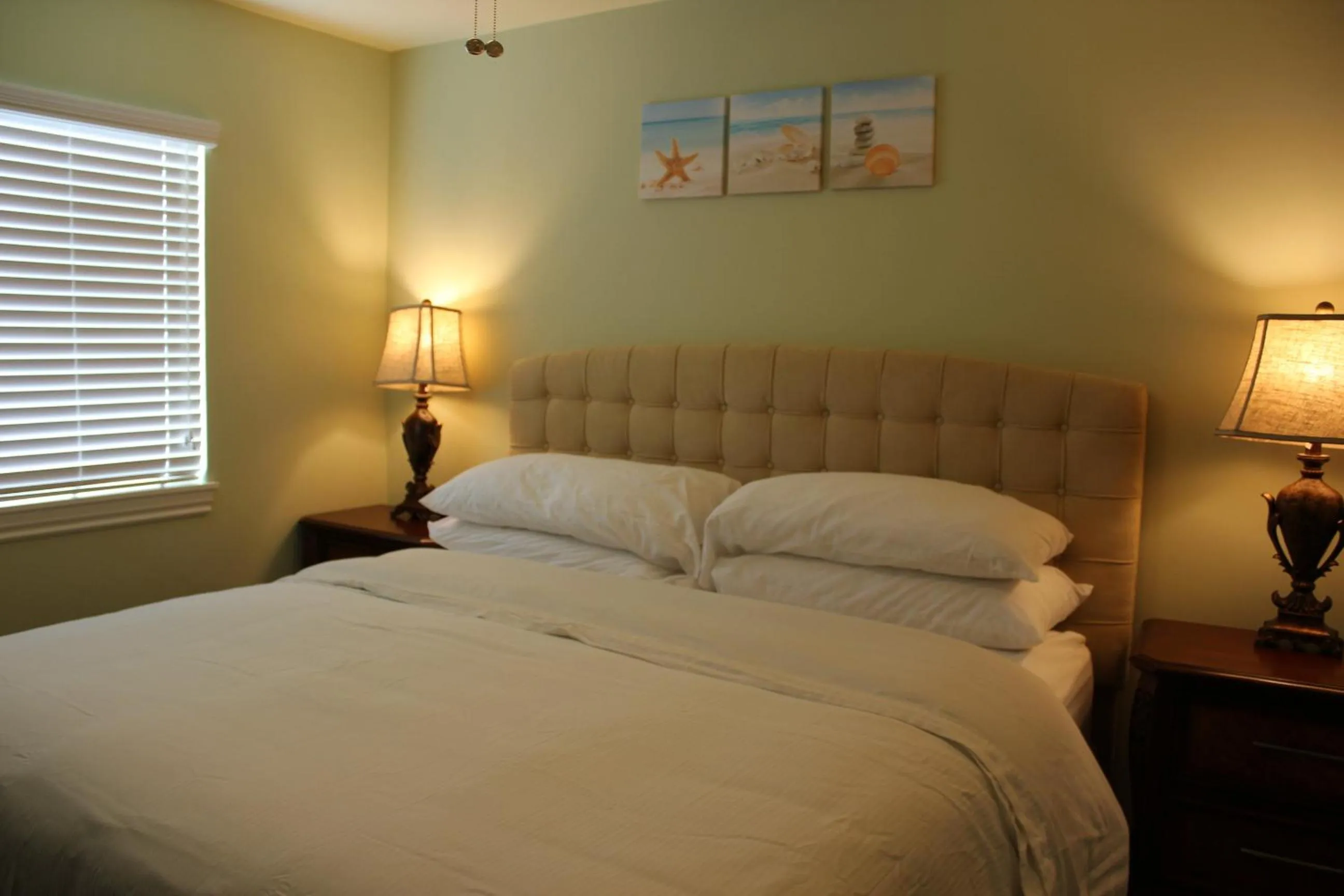 Bed in Seaside Village Carlsbad