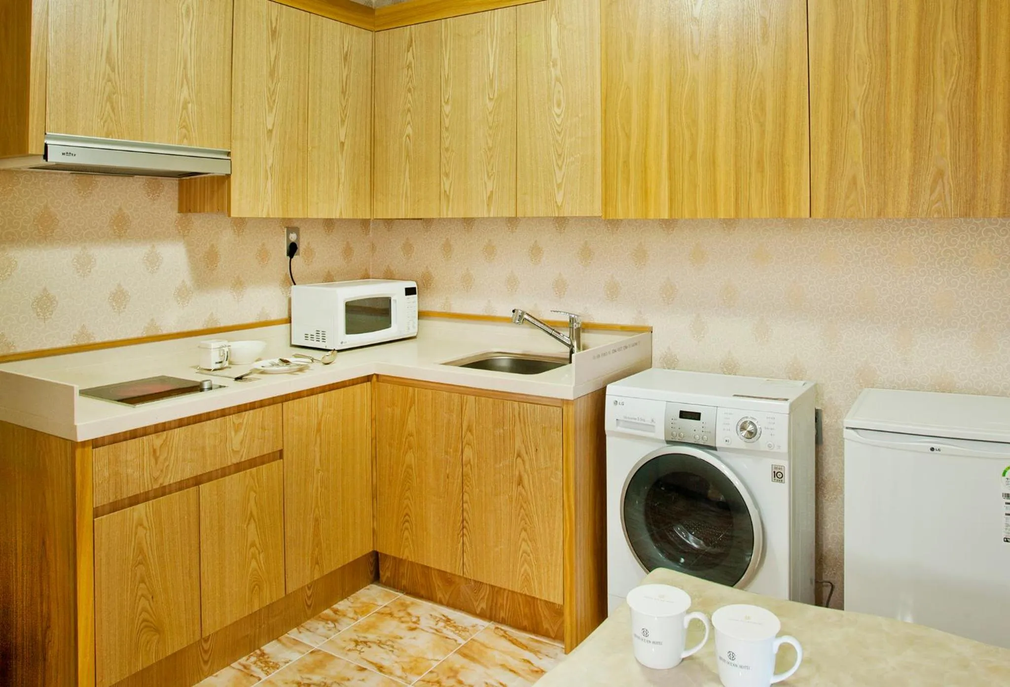 Kitchen or kitchenette in Geoje Ocean Hotel
