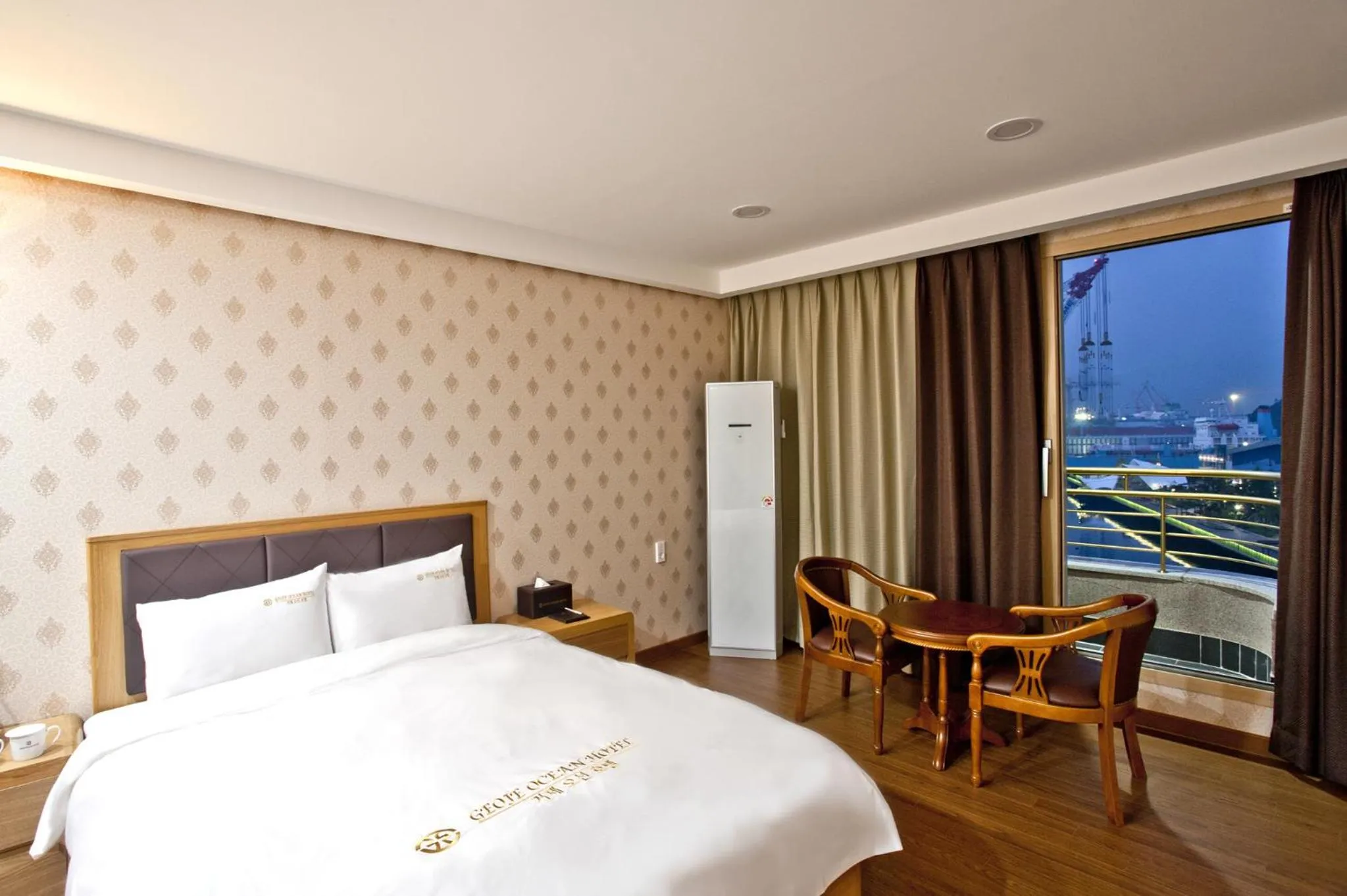 Bedroom, Bed in Geoje Ocean Hotel