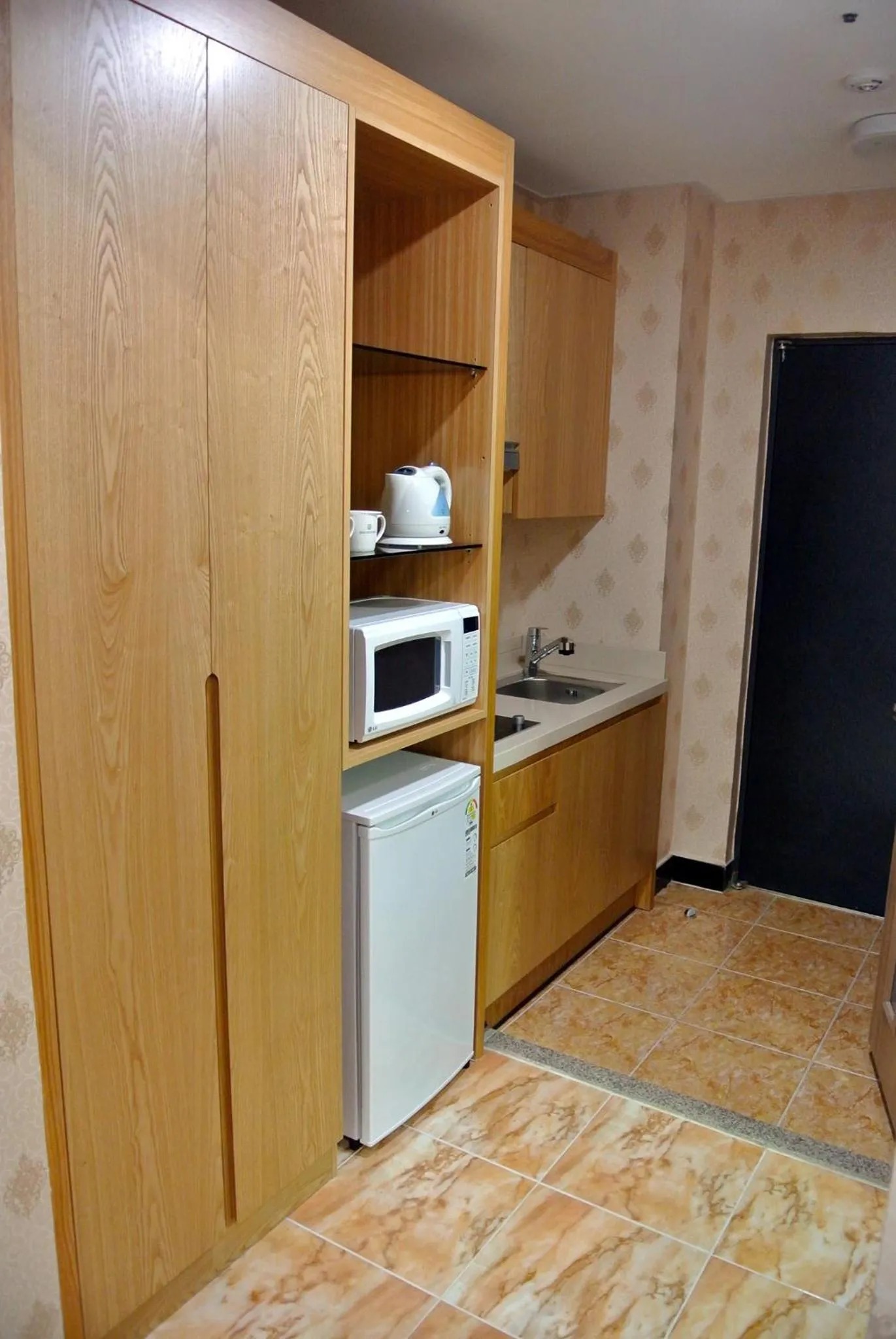 Kitchen or kitchenette in Geoje Ocean Hotel