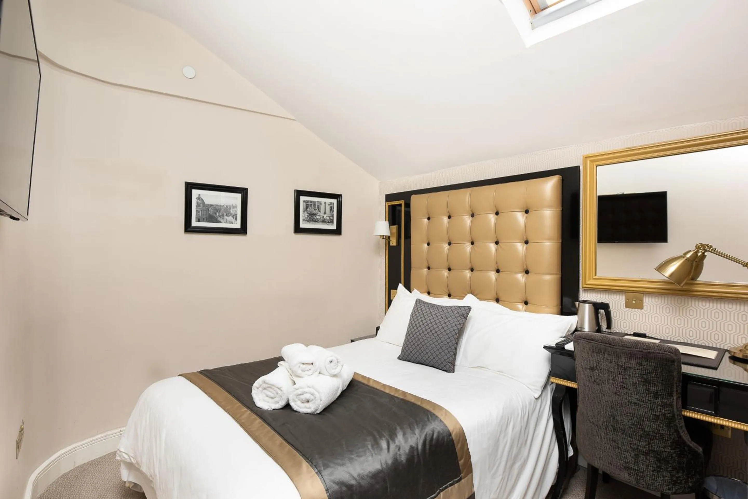 Bedroom in Museum Residence Oxford