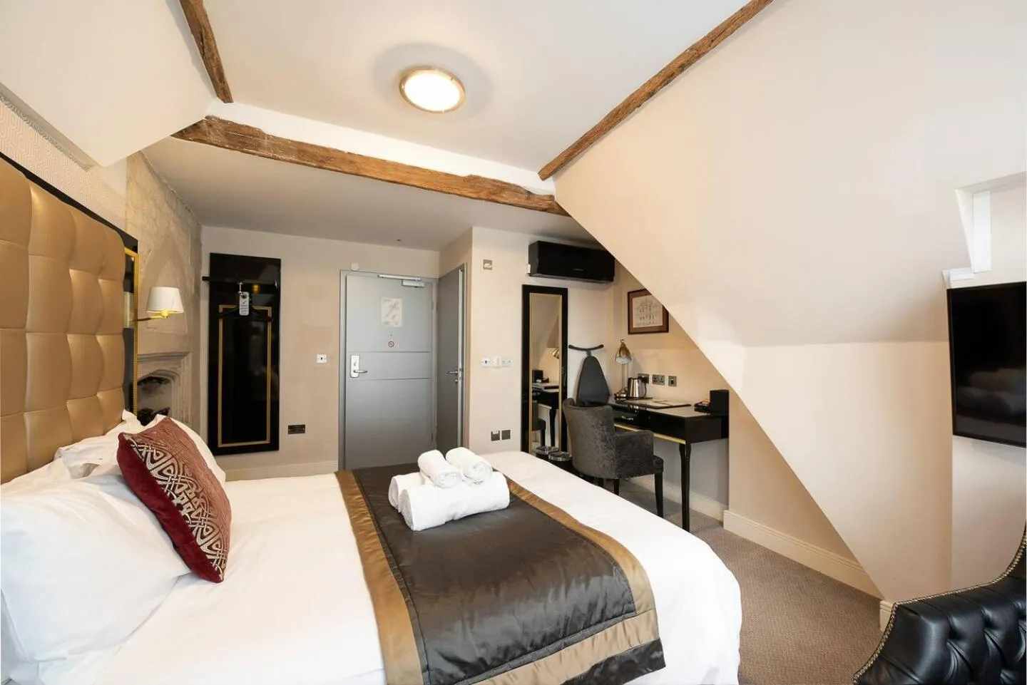 Bed in Museum Residence Oxford