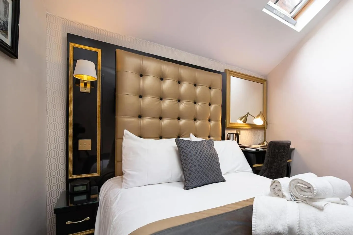 Bed in Museum Residence Oxford