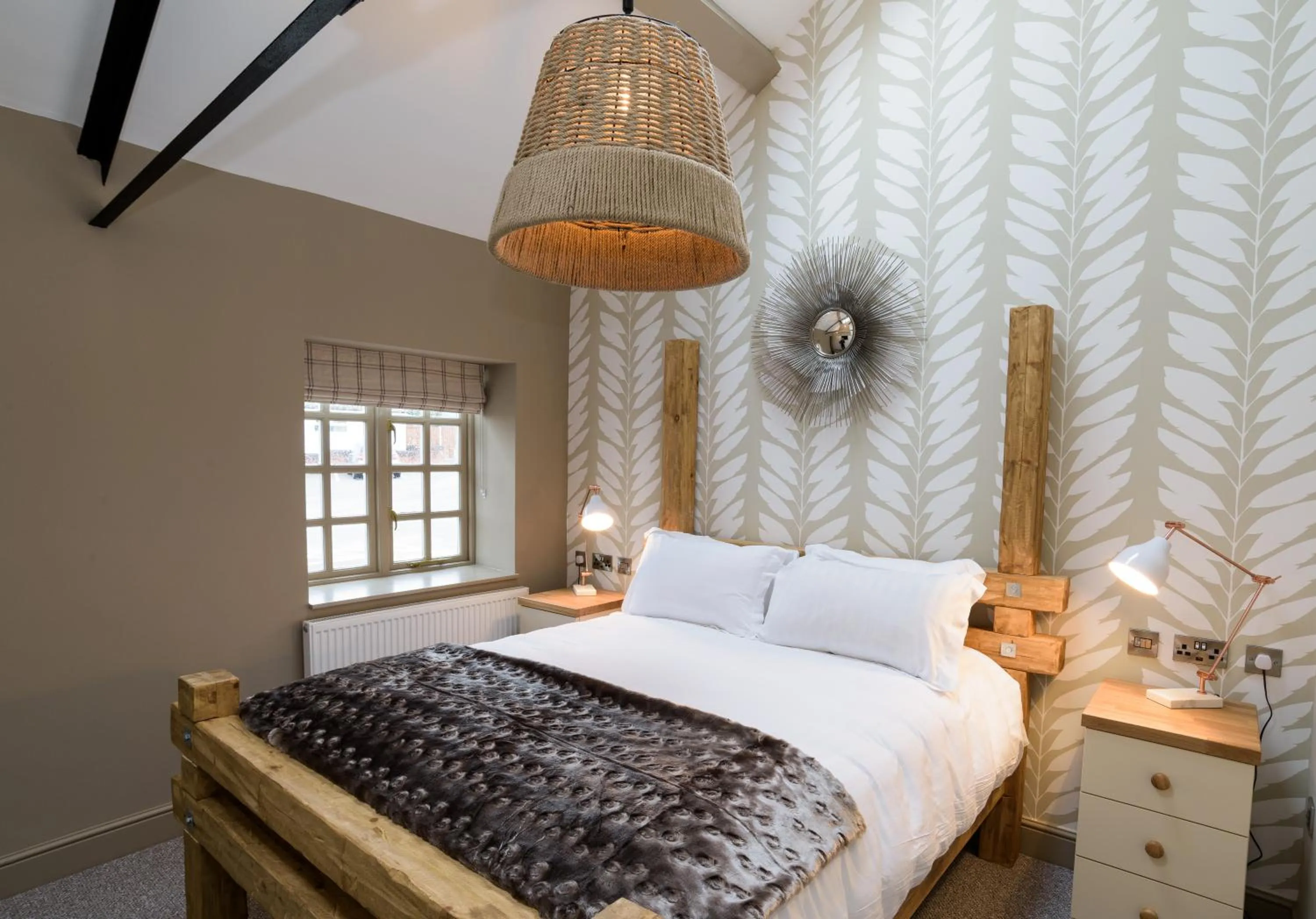 Bedroom in The Wheatsheaf Inn